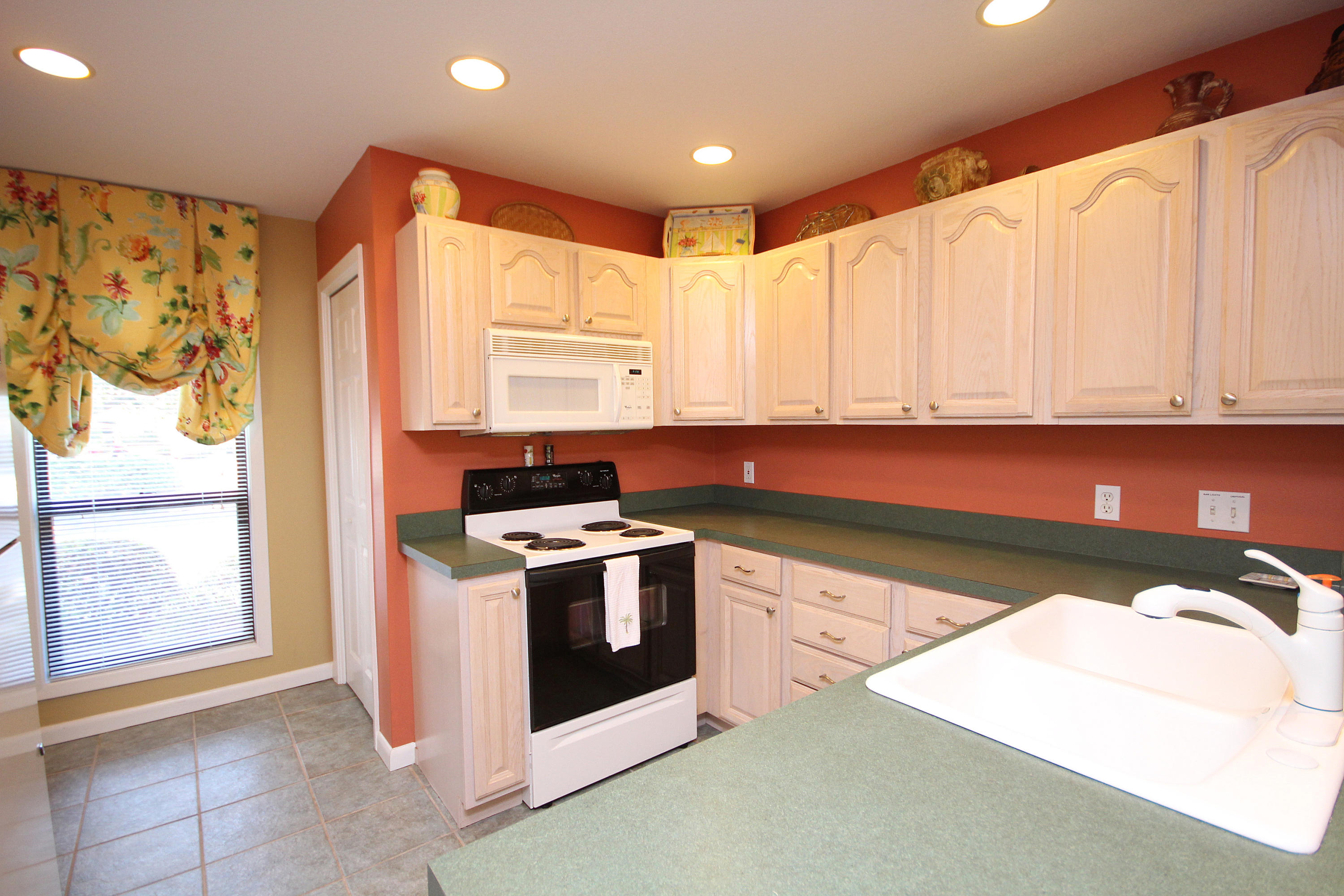 SANDPIPER VILLAGE CONDO - Residential