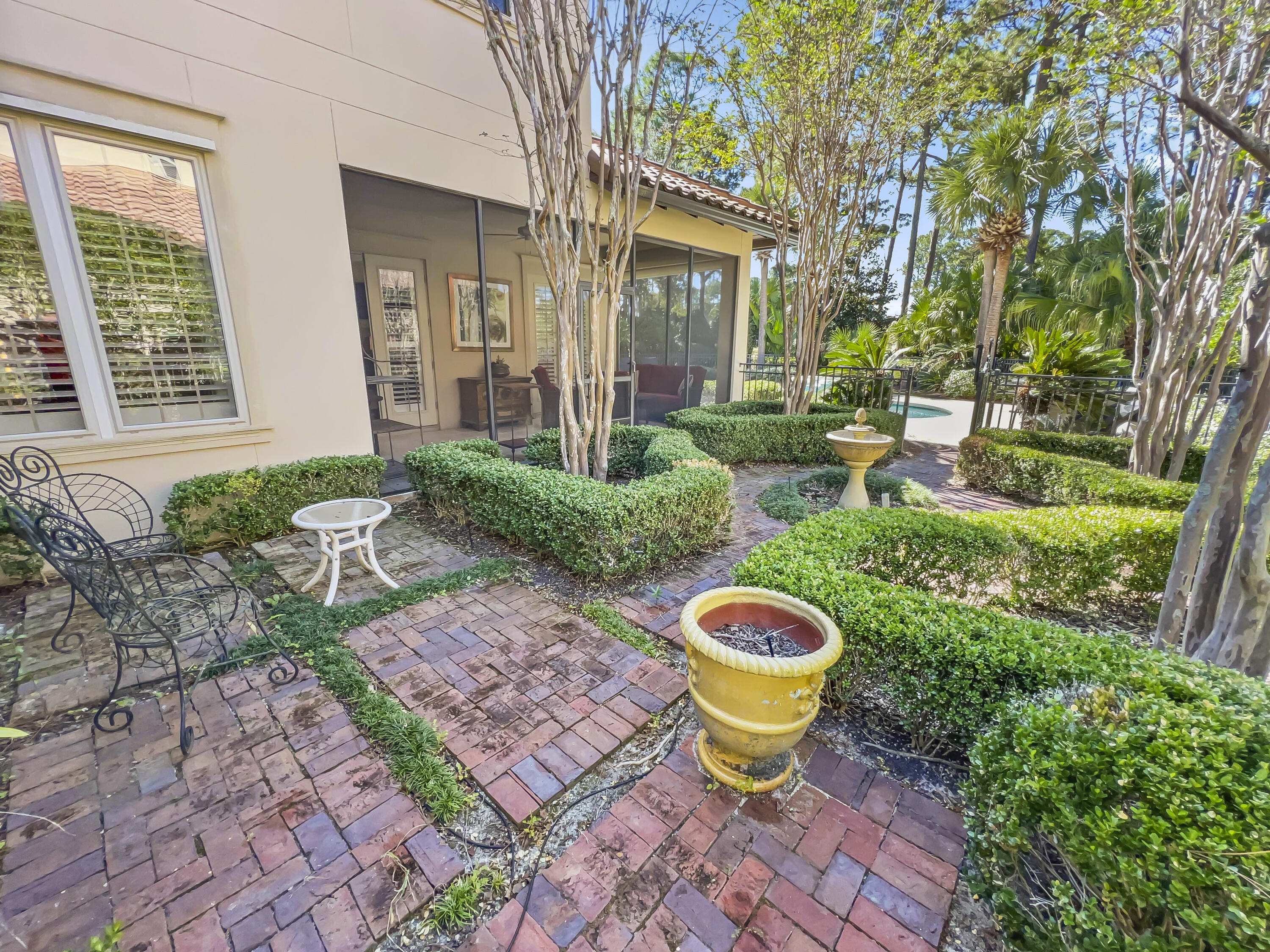 VINEYARD AT RAVEN OAKS - Residential