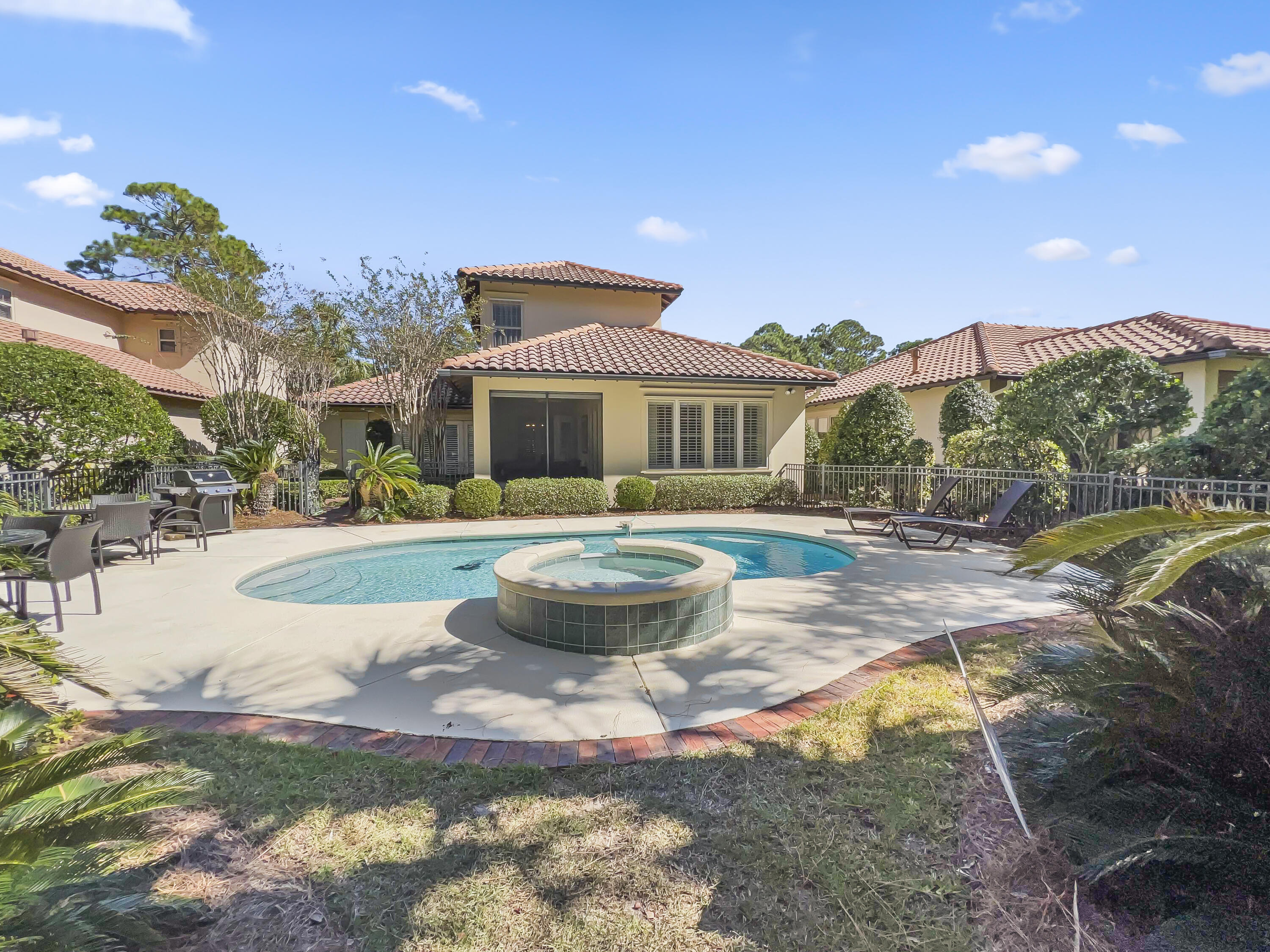 VINEYARD AT RAVEN OAKS - Residential