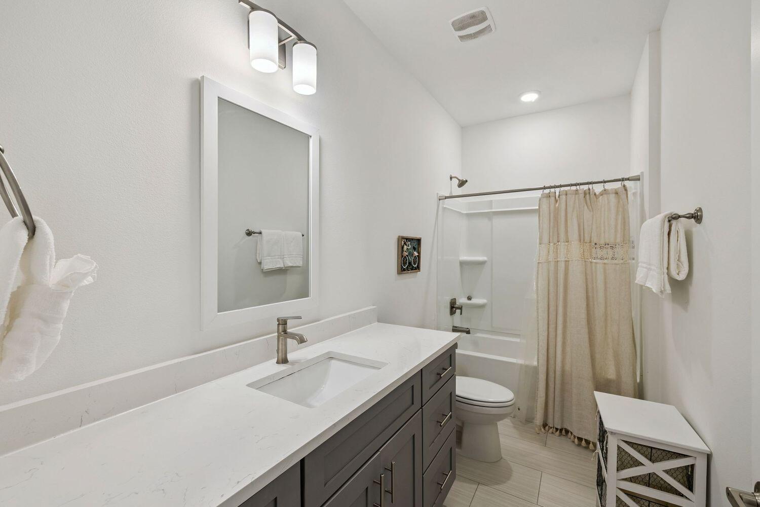 Kara Lake Townhomes - Residential