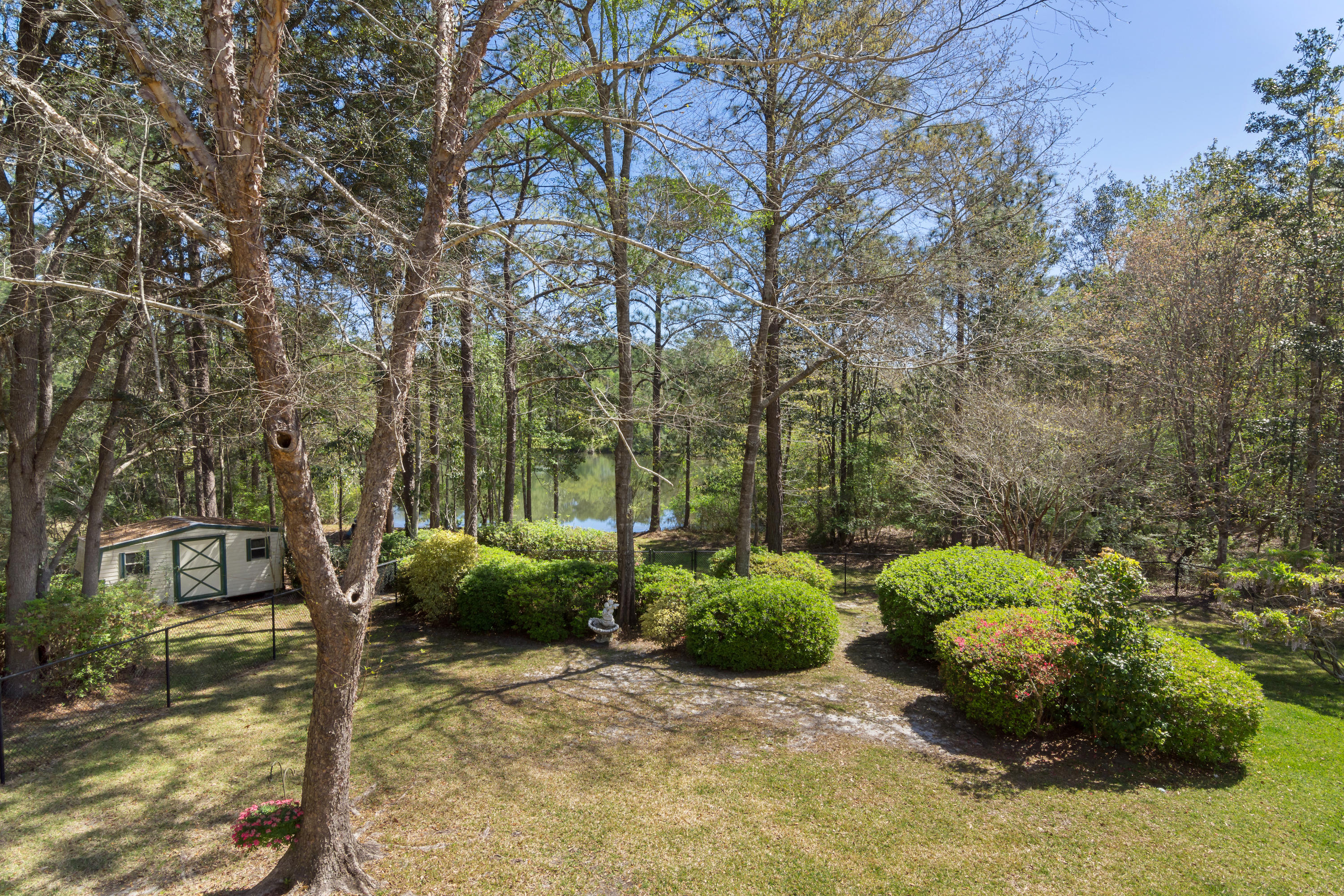 KENNEDY LAKE (UNRECORDED) - Residential