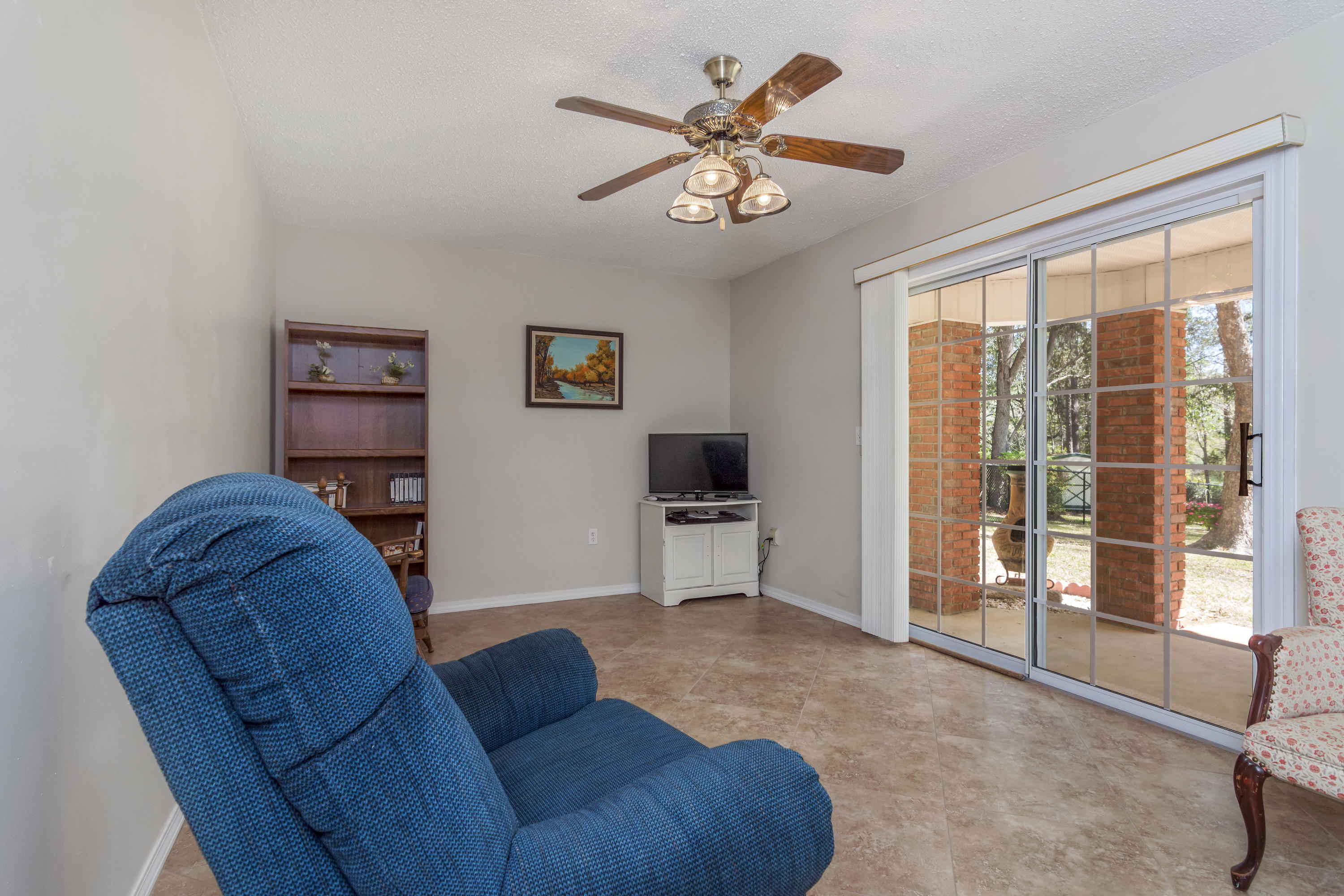 KENNEDY LAKE (UNRECORDED) - Residential