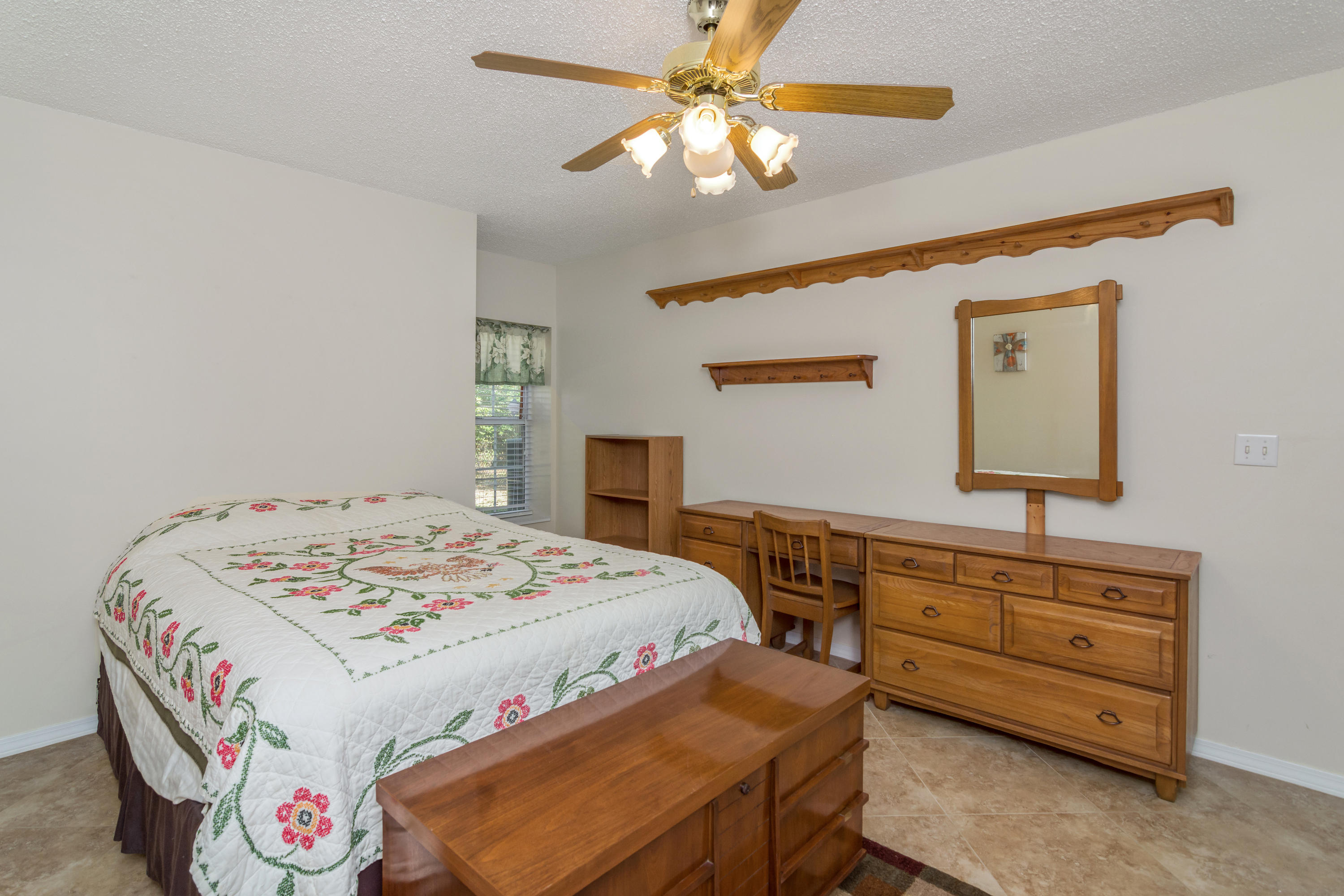 KENNEDY LAKE (UNRECORDED) - Residential