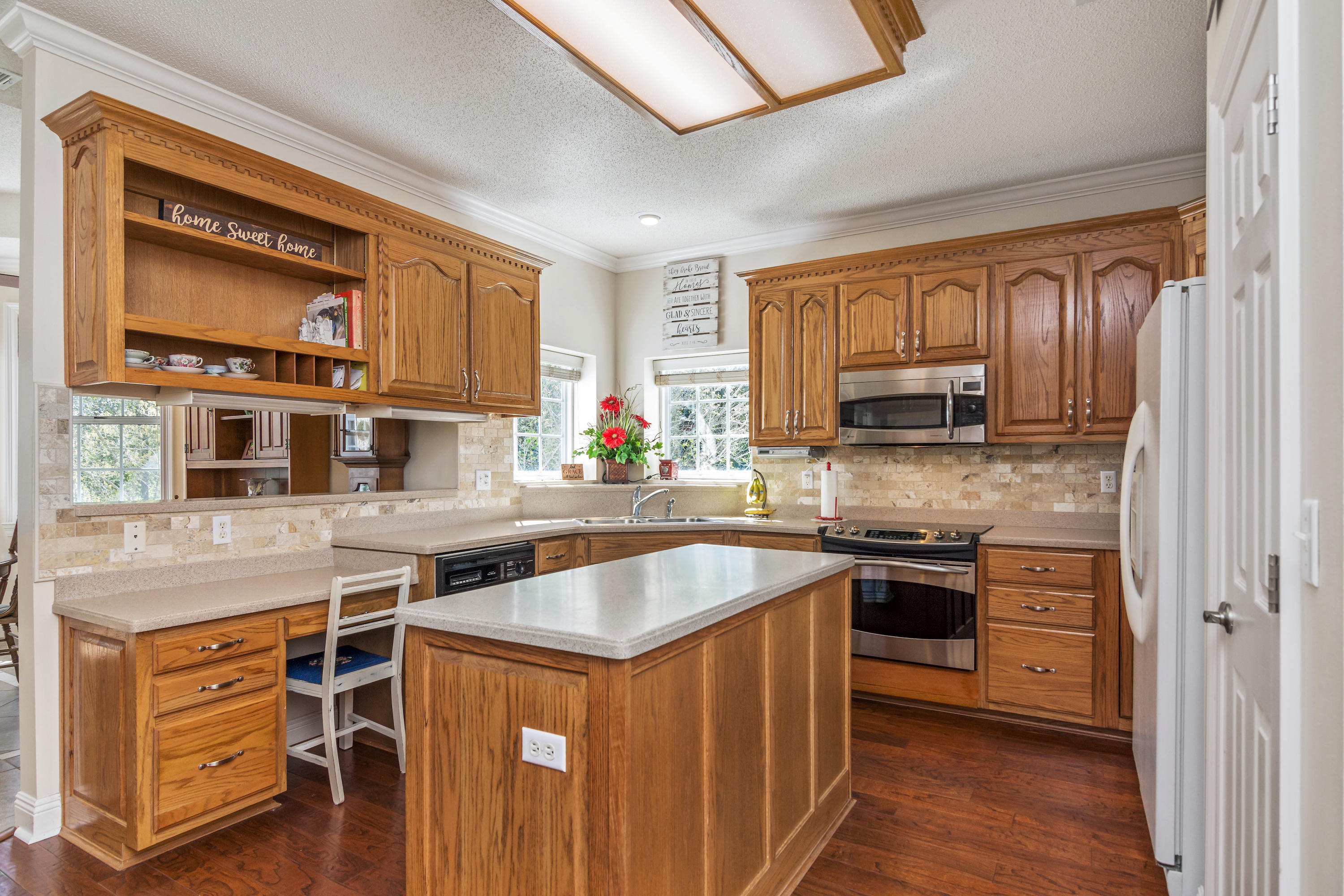 KENNEDY LAKE (UNRECORDED) - Residential