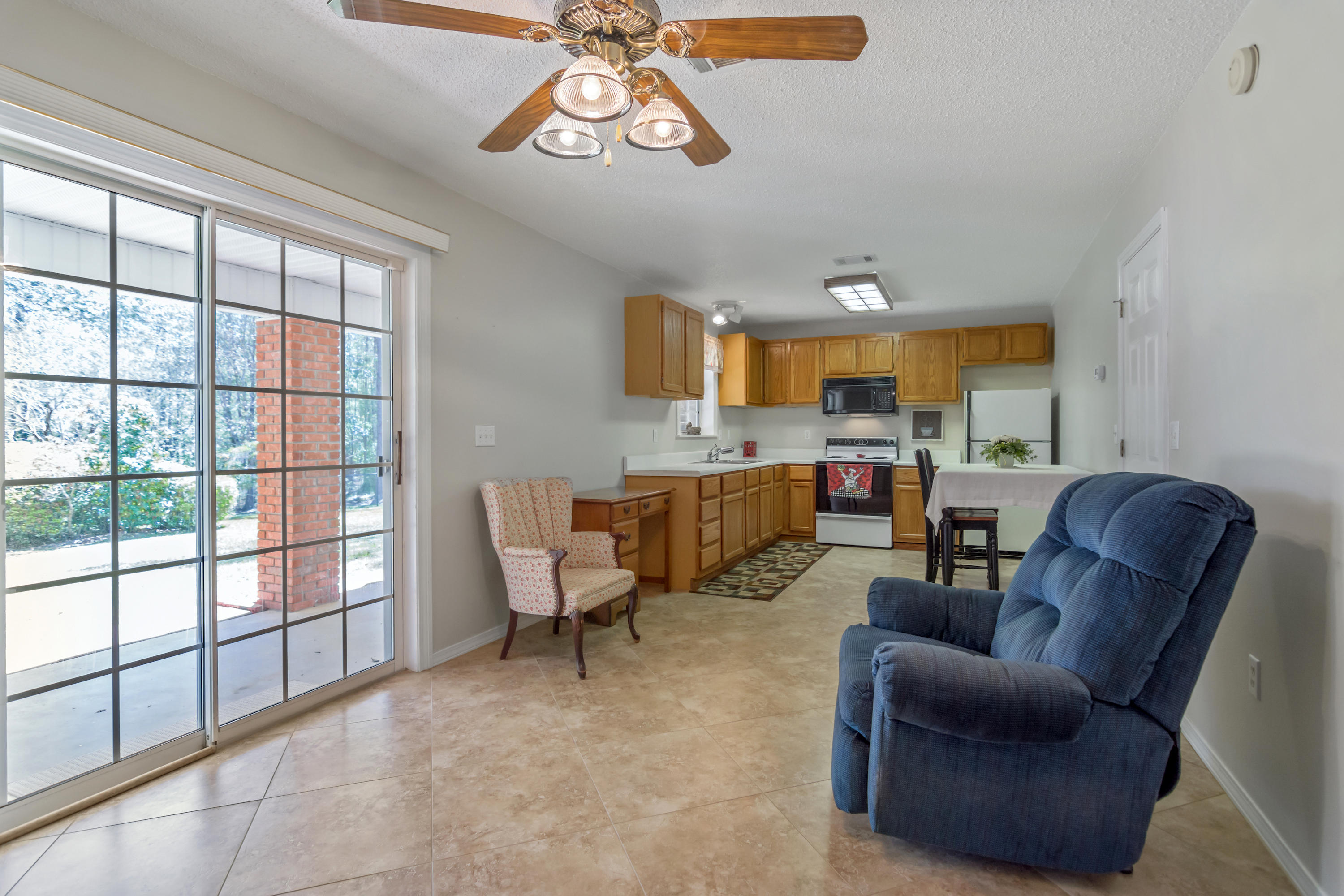 KENNEDY LAKE (UNRECORDED) - Residential