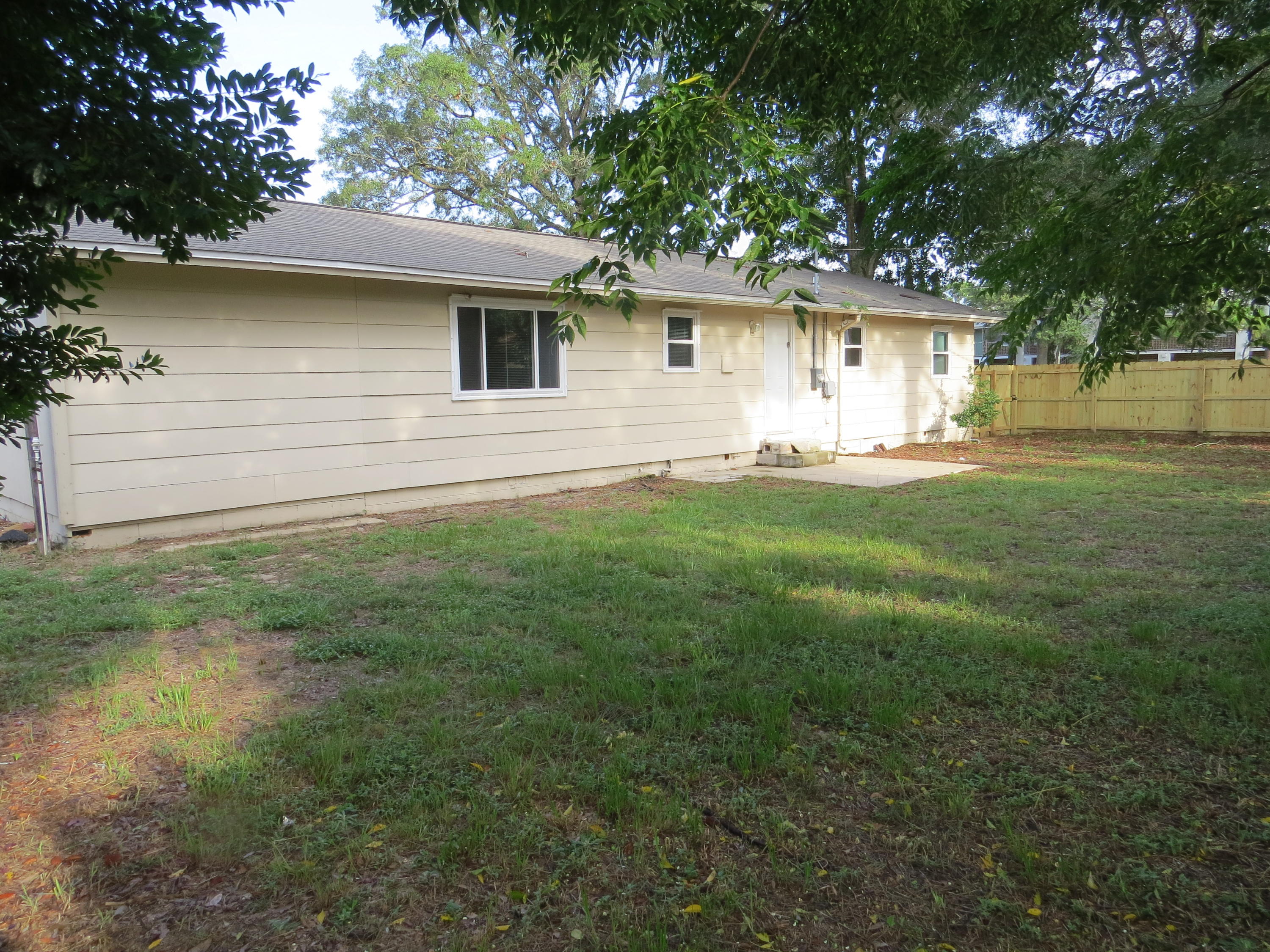 PORT DIXIE S80 FT OF LOTS 4 5 & 6 BLK 80 - Residential