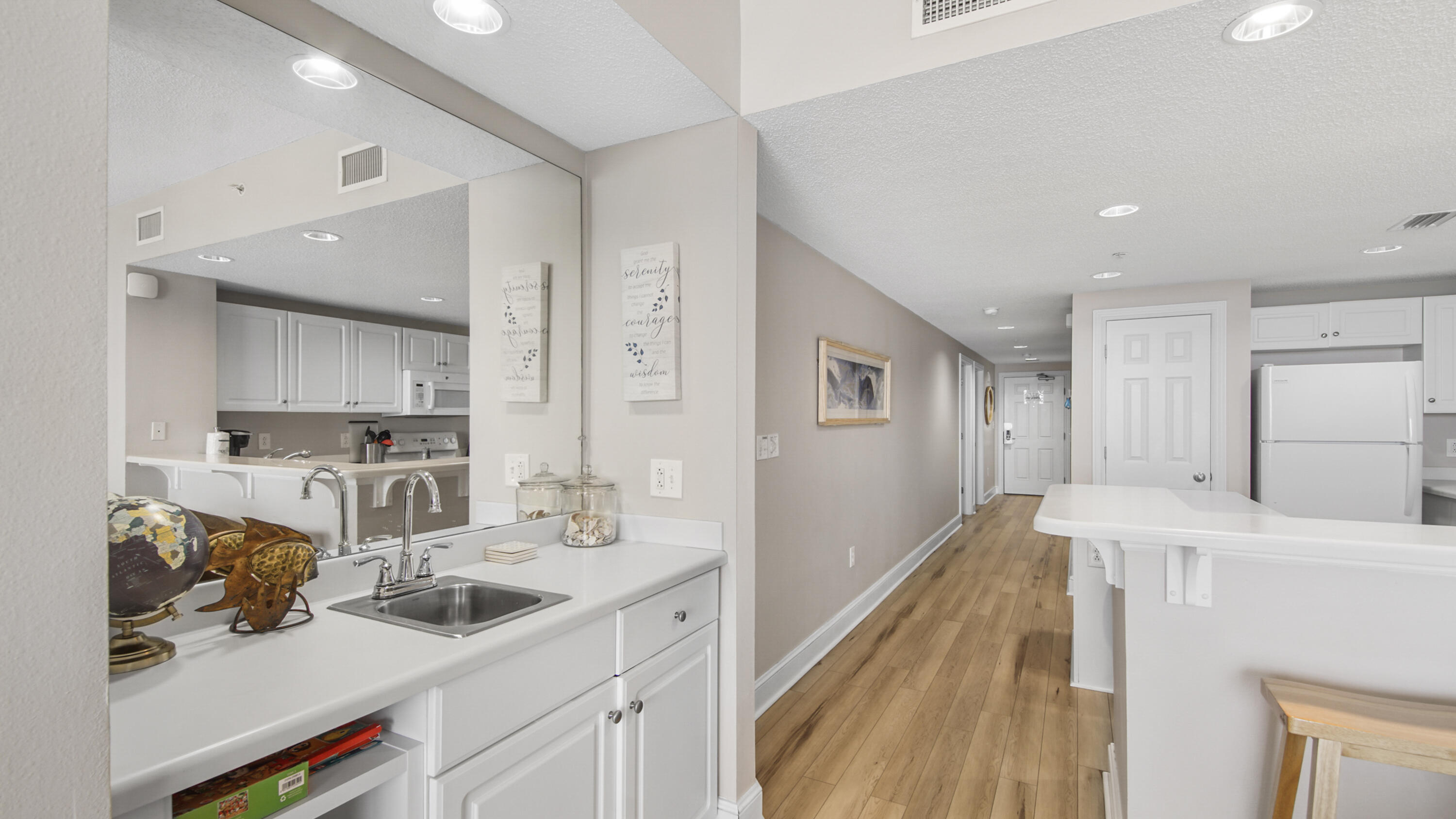 MAJESTIC BEACH TOWERS II - Residential