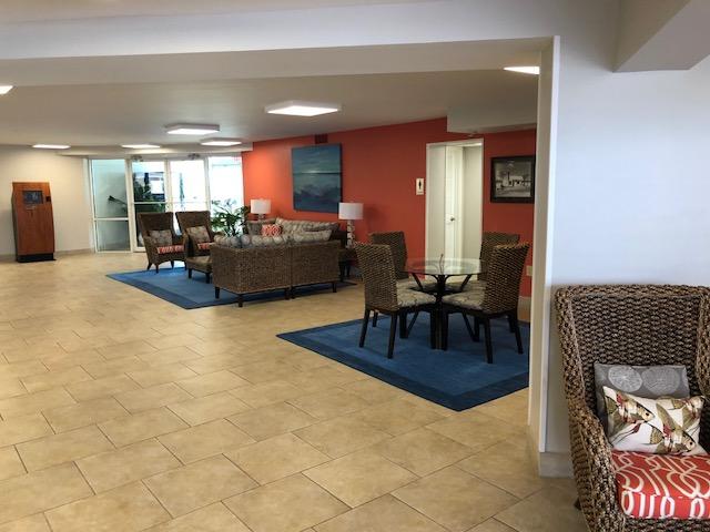 HOLIDAY SURF & RACQUET CLUB - Residential