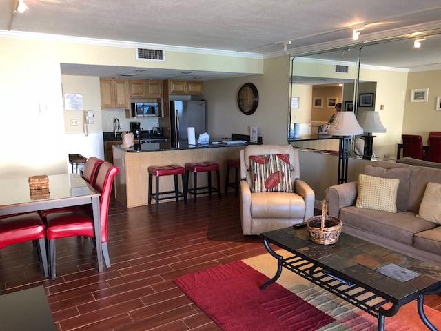 HOLIDAY SURF & RACQUET CLUB - Residential