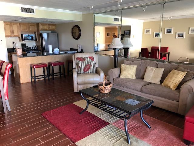 HOLIDAY SURF & RACQUET CLUB - Residential