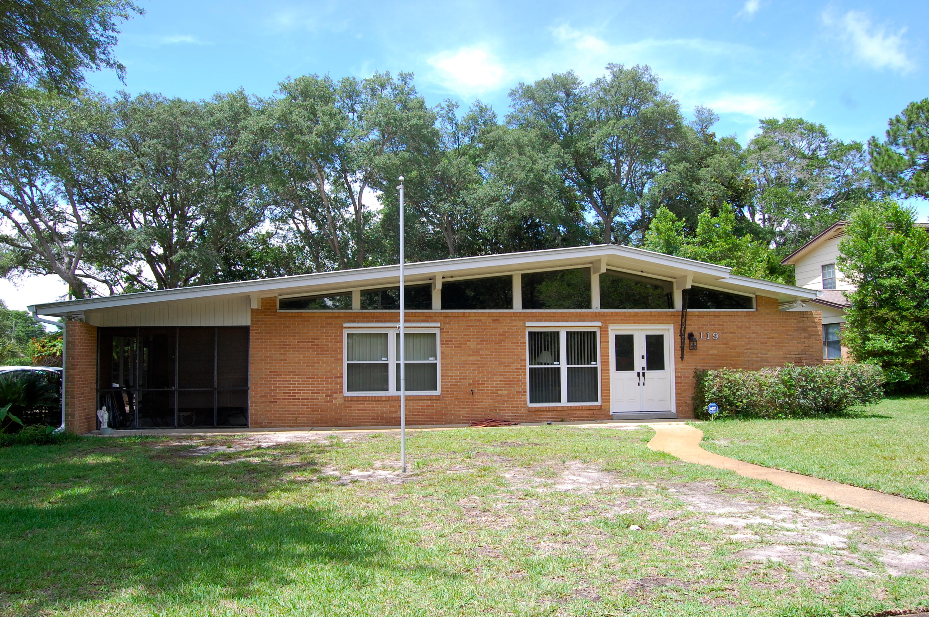 YACHT CLUB ESTATES - Residential