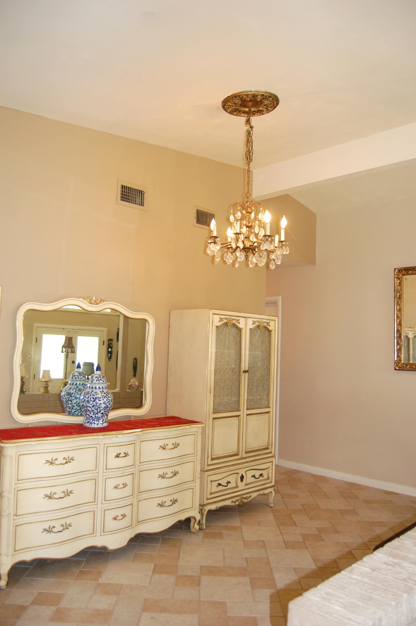 YACHT CLUB ESTATES - Residential