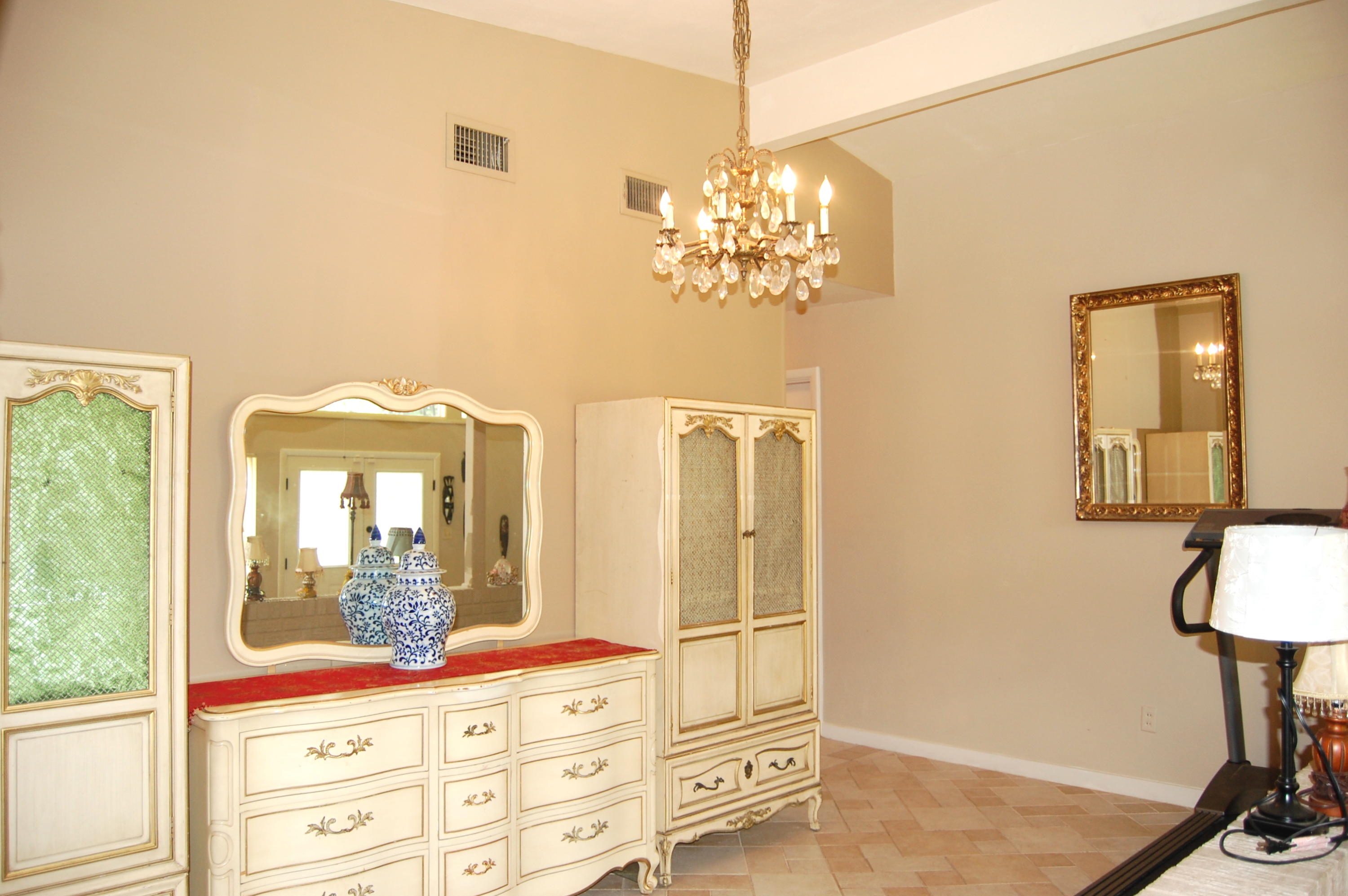 YACHT CLUB ESTATES - Residential