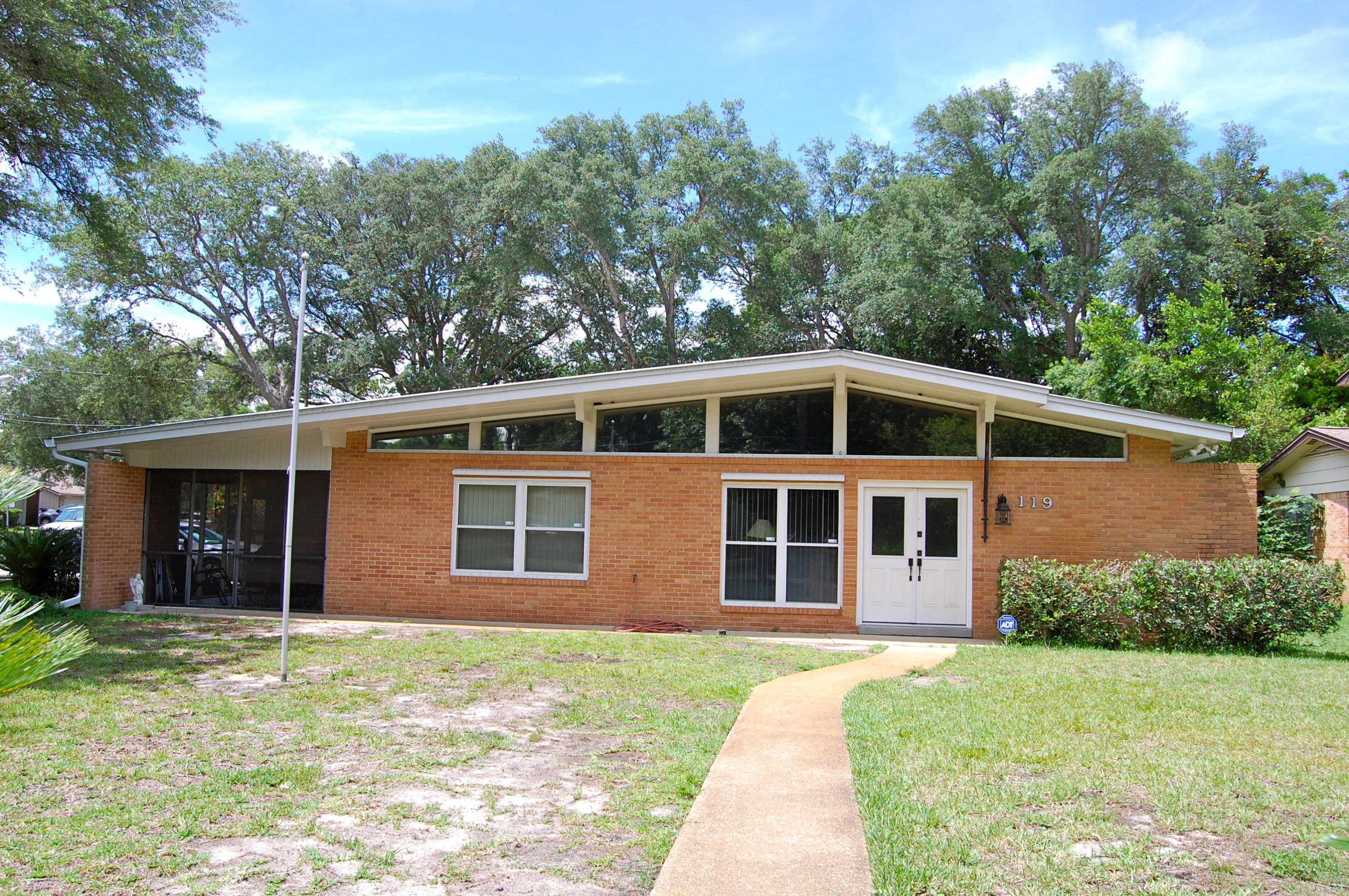 YACHT CLUB ESTATES - Residential