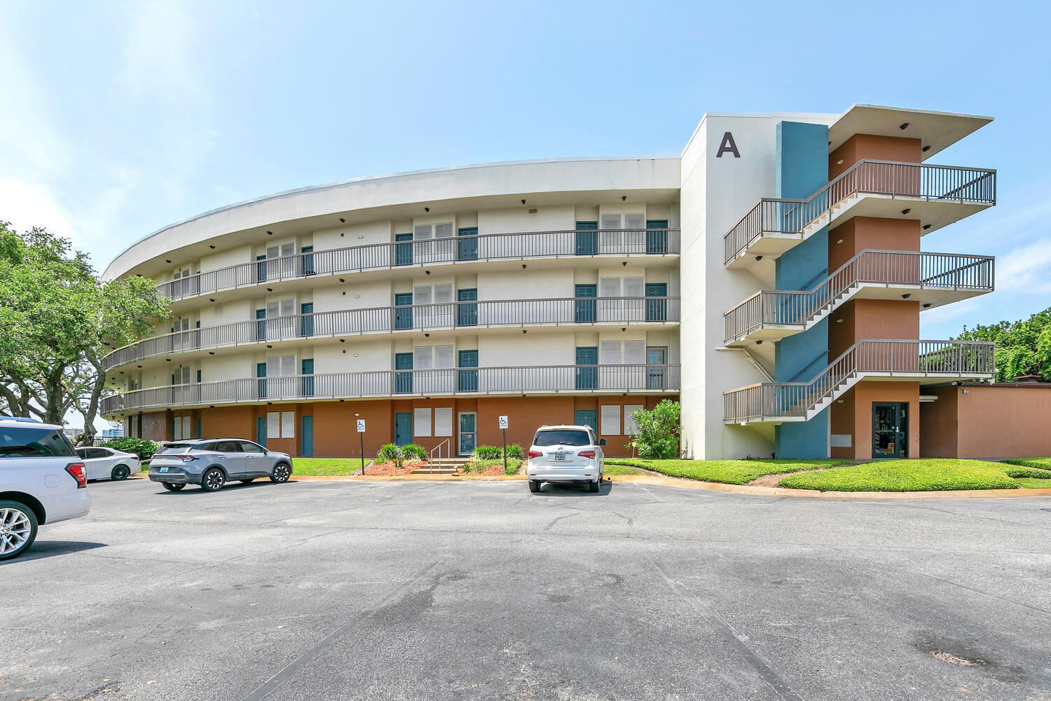 PIRATES BAY PH 1 - Residential