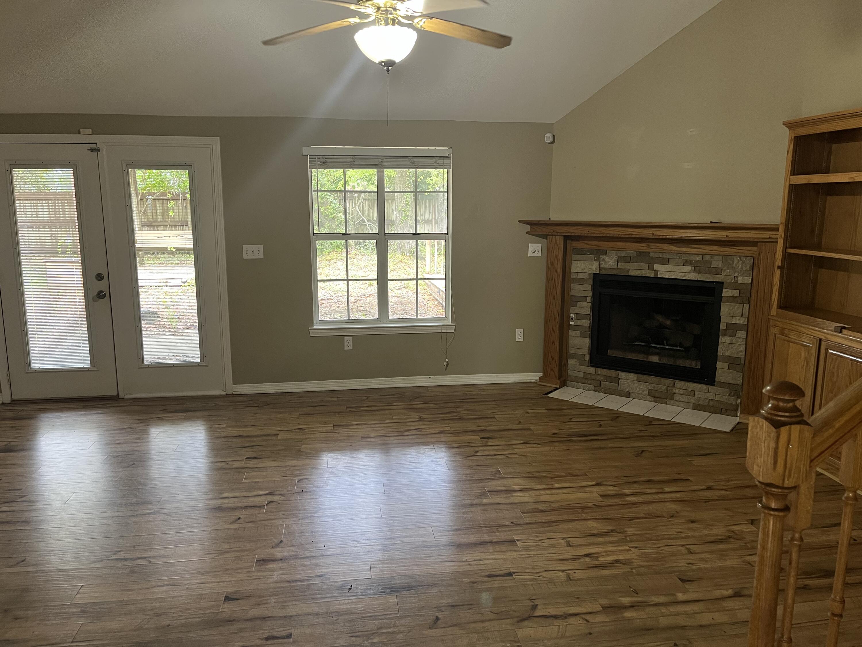 ROYAL OAKS S/D - Residential Lease