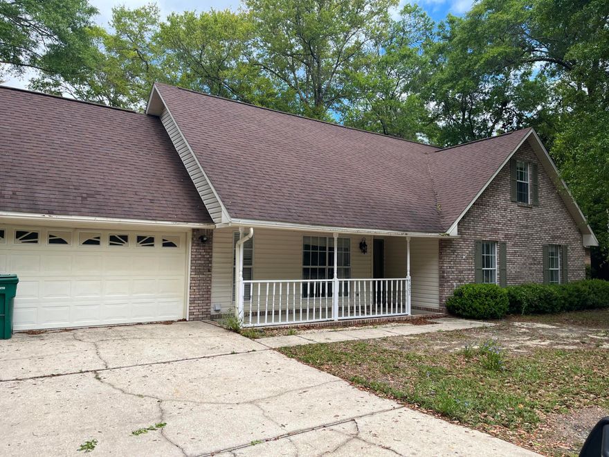 AVAILABLE NOW: 4BR/3BA home located south of Interstate 10. This home features a formal dinning and eat-in kitchen, built in entertainment center, game room and laminate flooring. Small dog under 20lbs allowed with owner's approval. No smoking allowed inside property. Tenant to verify all information important to them