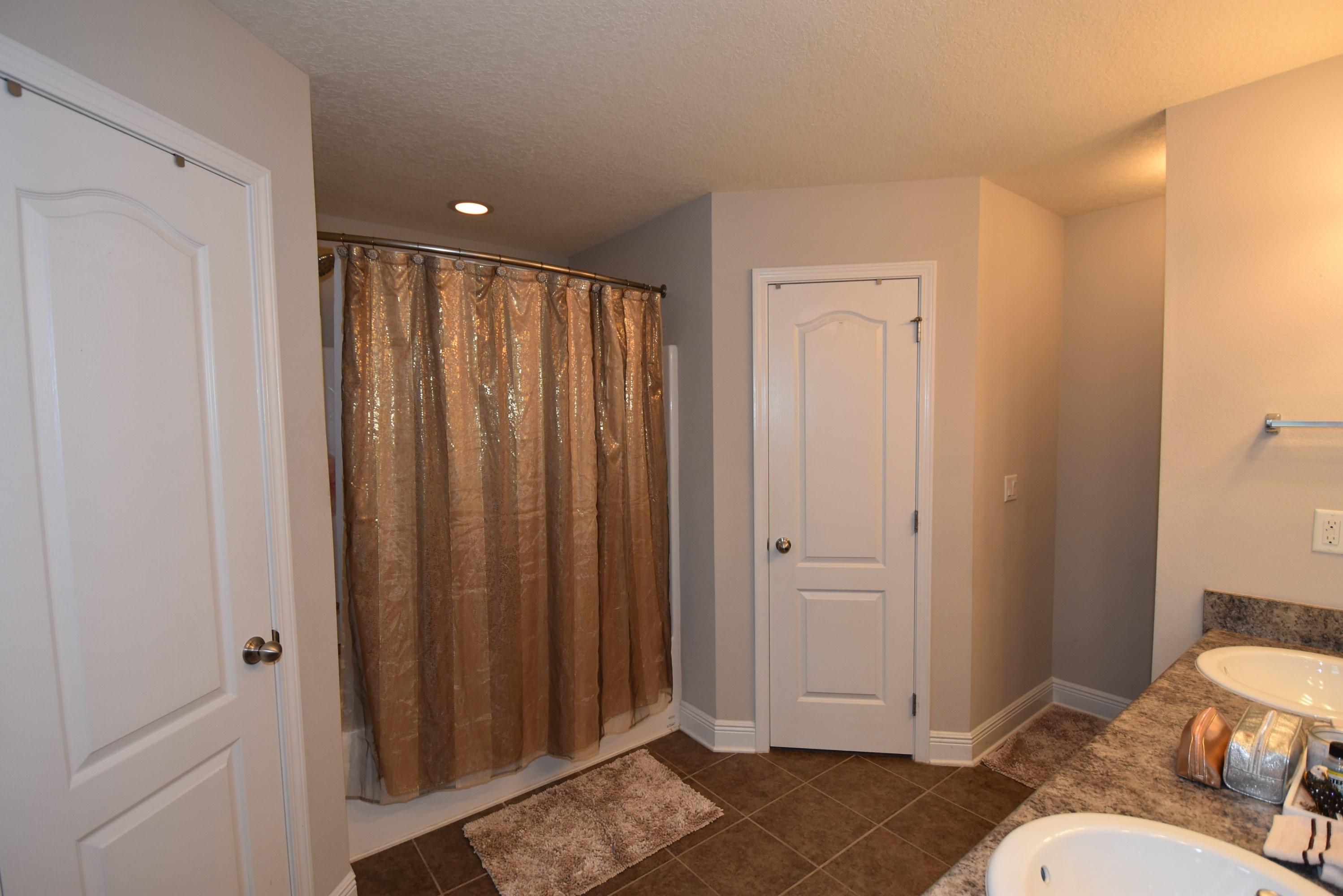 SILVER SPRINGS EST - Residential