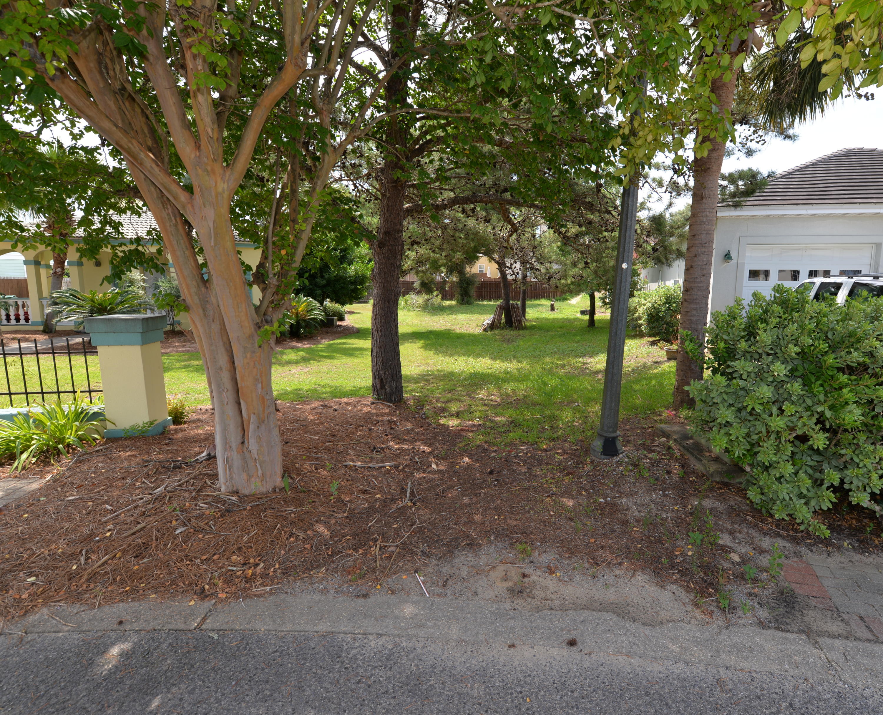 TERRA COTTA TERRACE - Land