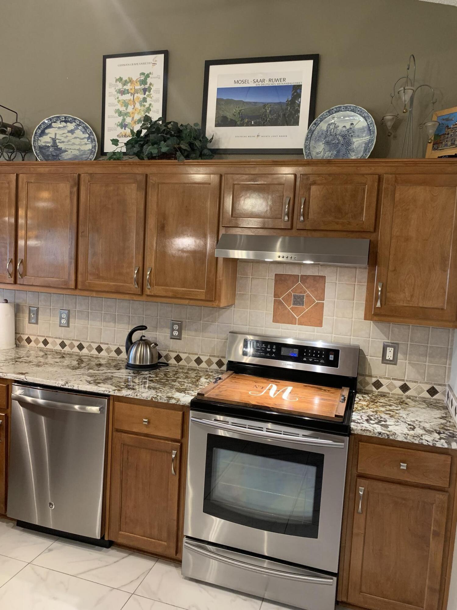 HOLLEY BY THE SEA - Residential