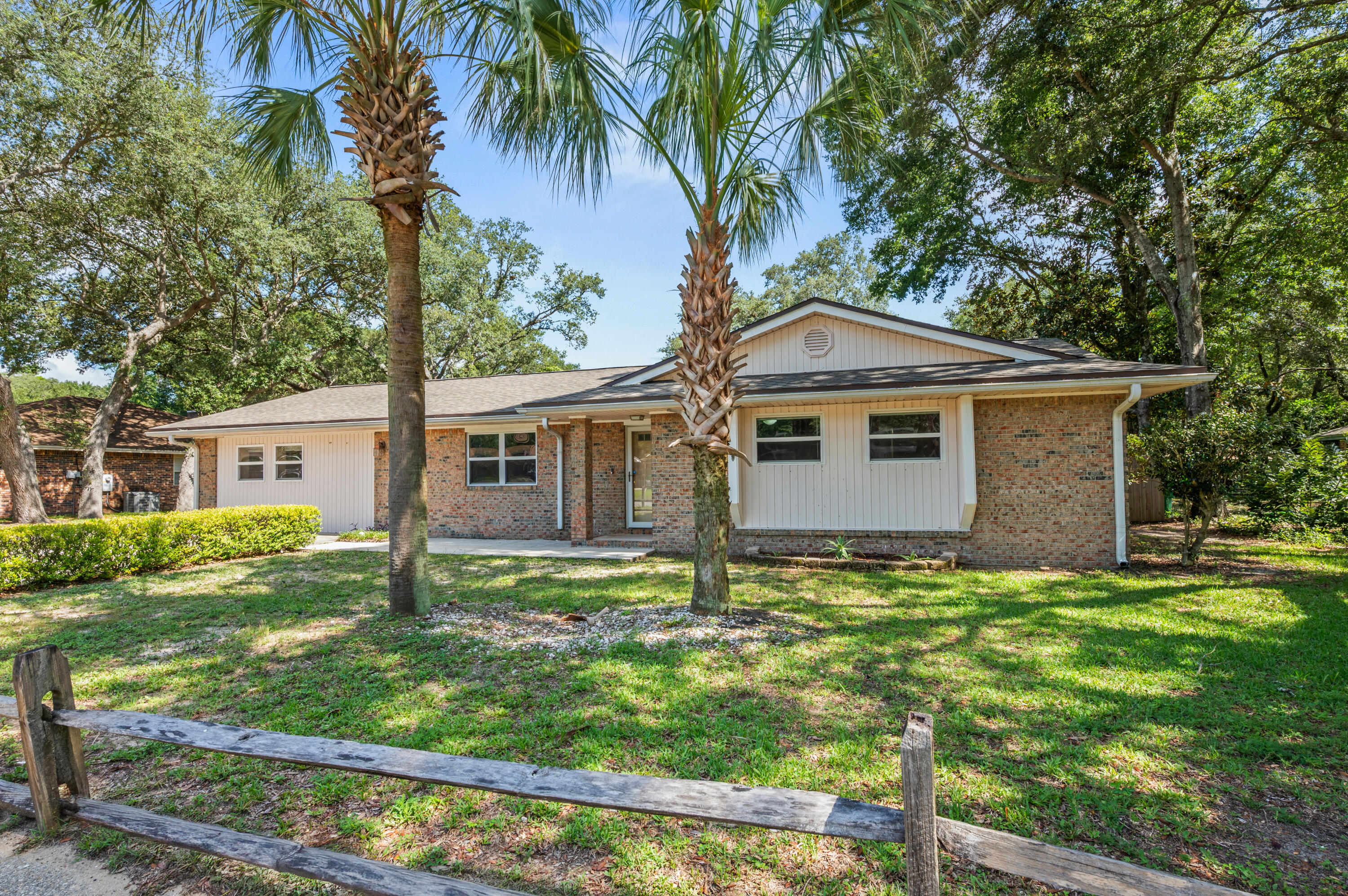 COLLEGE WOOD - Residential