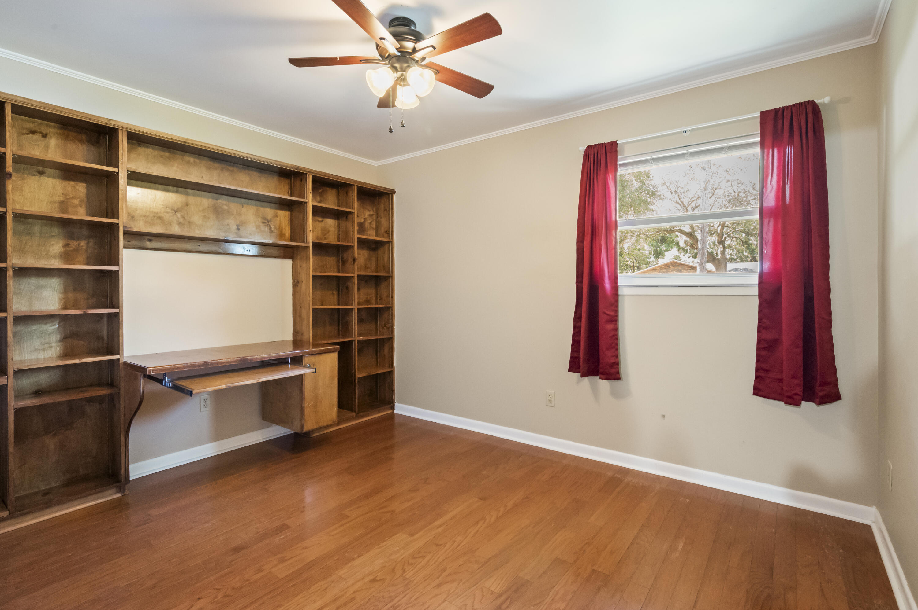 COLLEGE WOOD - Residential