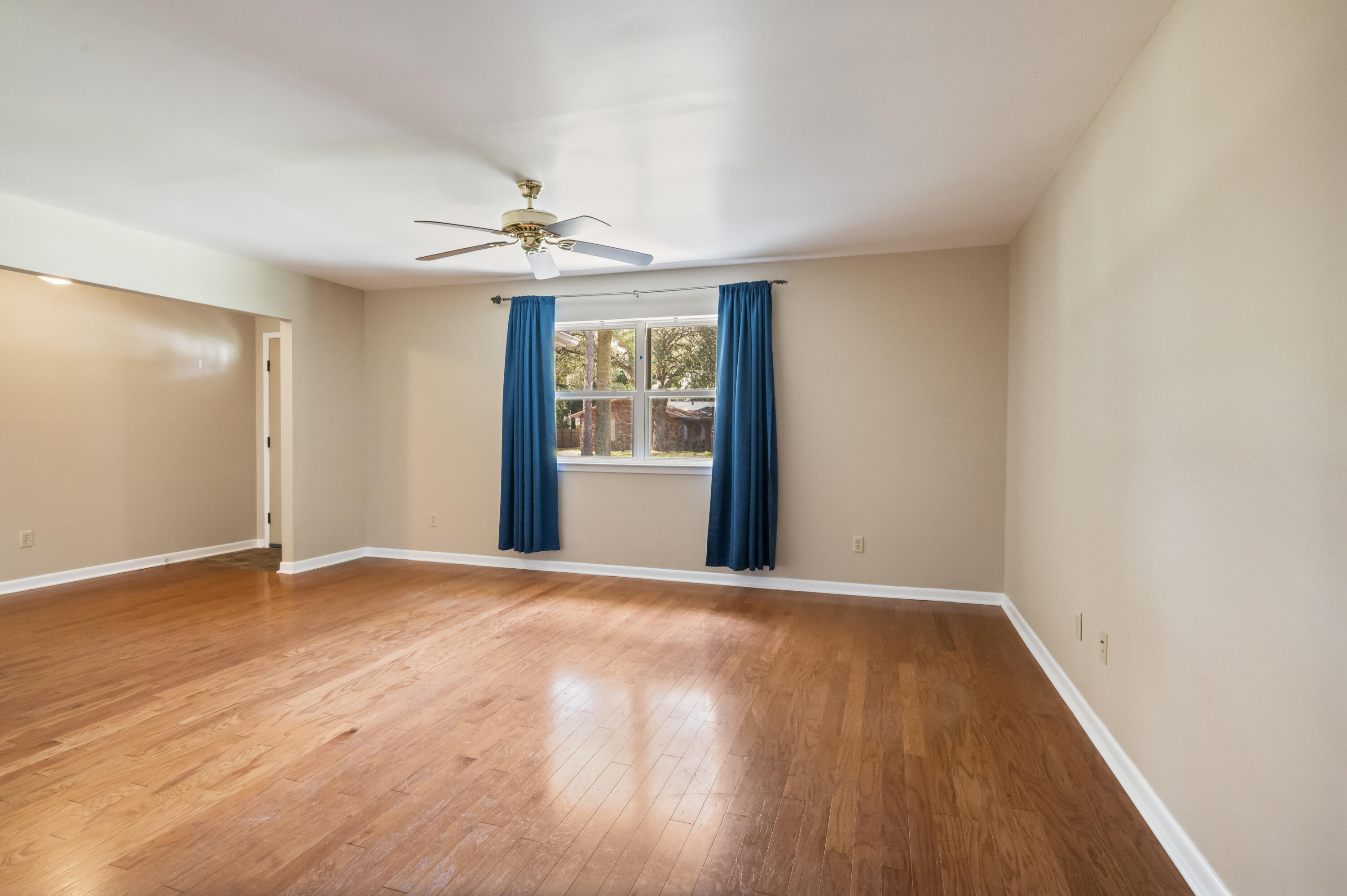 COLLEGE WOOD - Residential