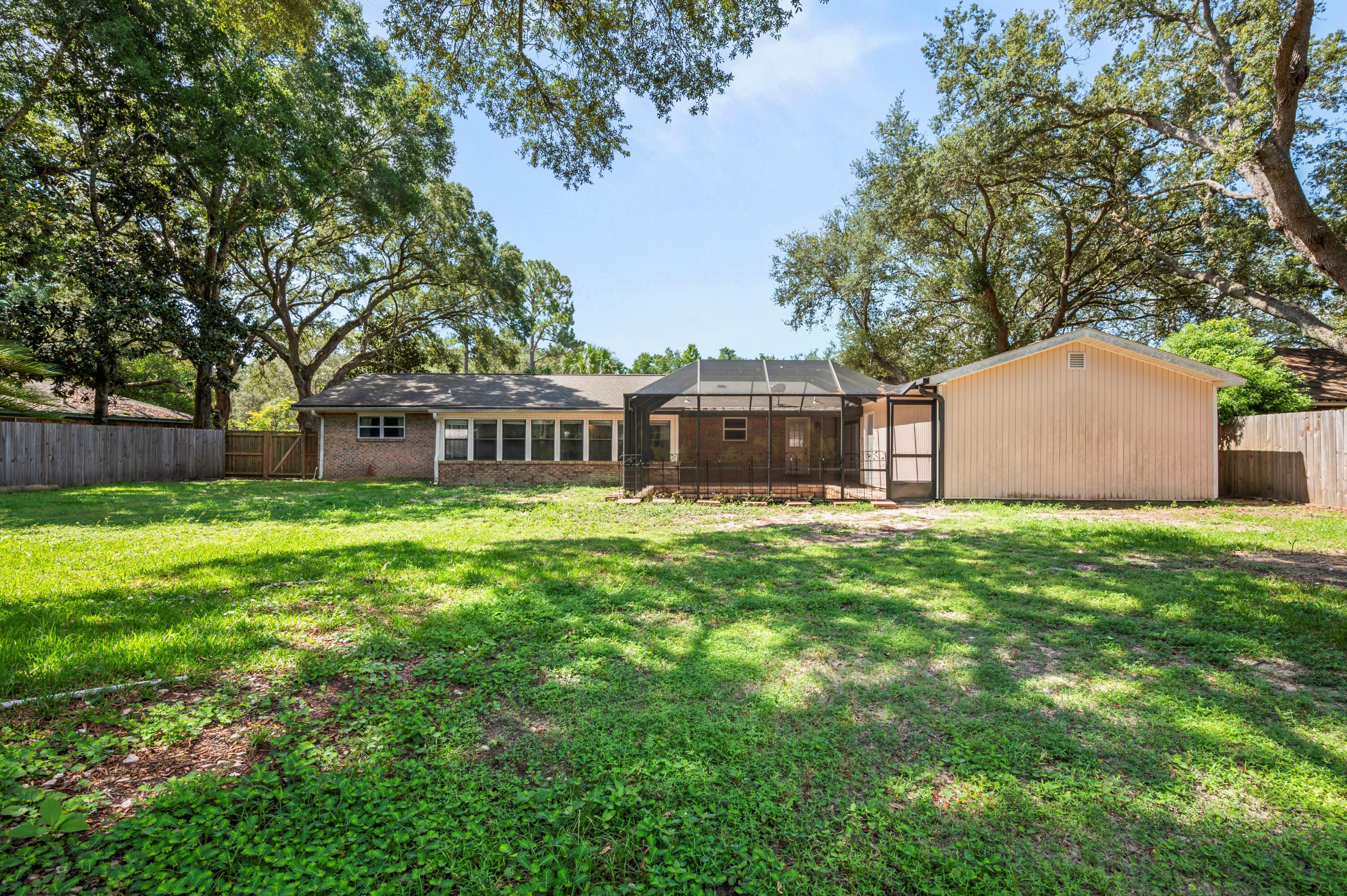 COLLEGE WOOD - Residential