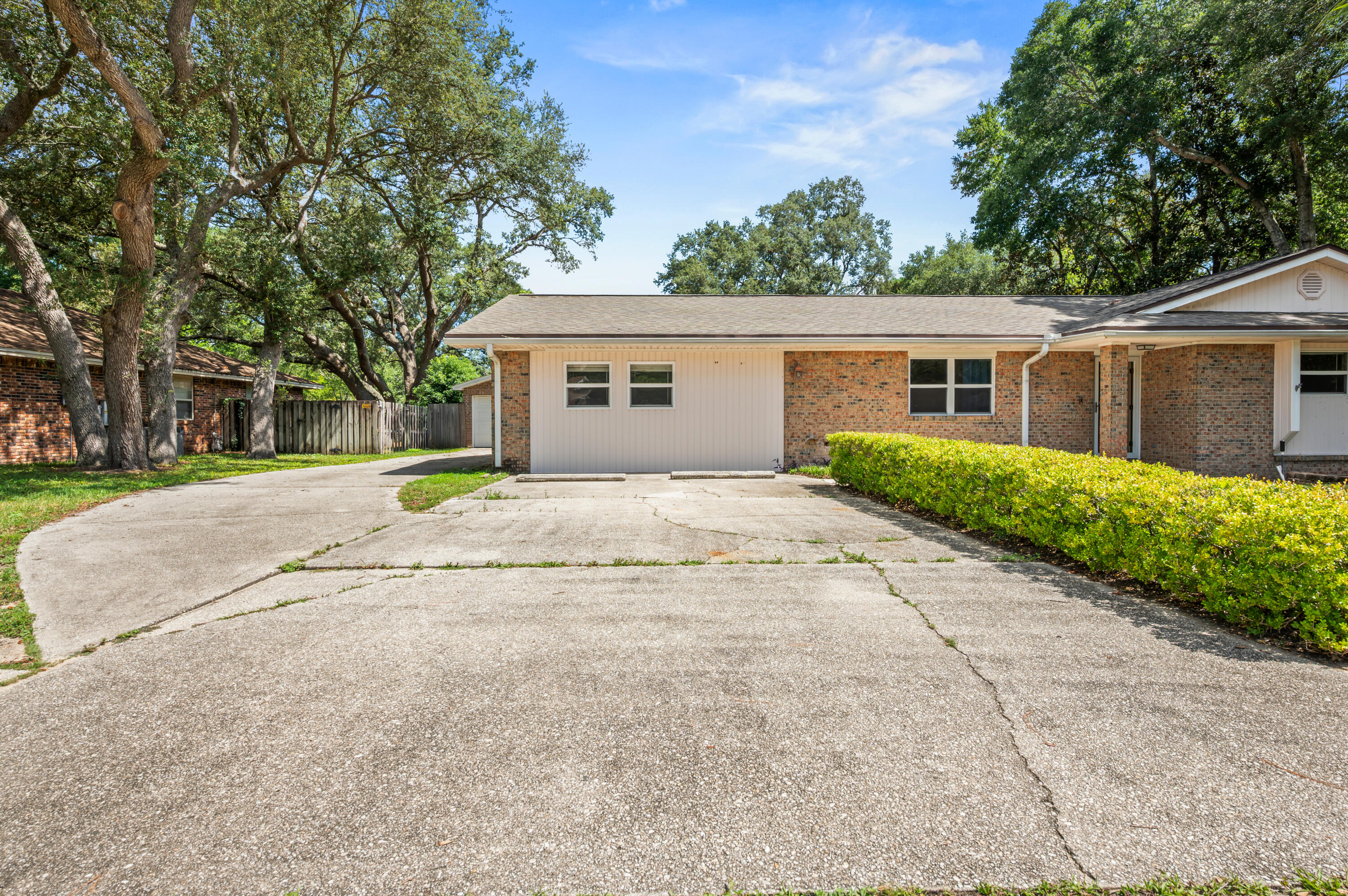 COLLEGE WOOD - Residential