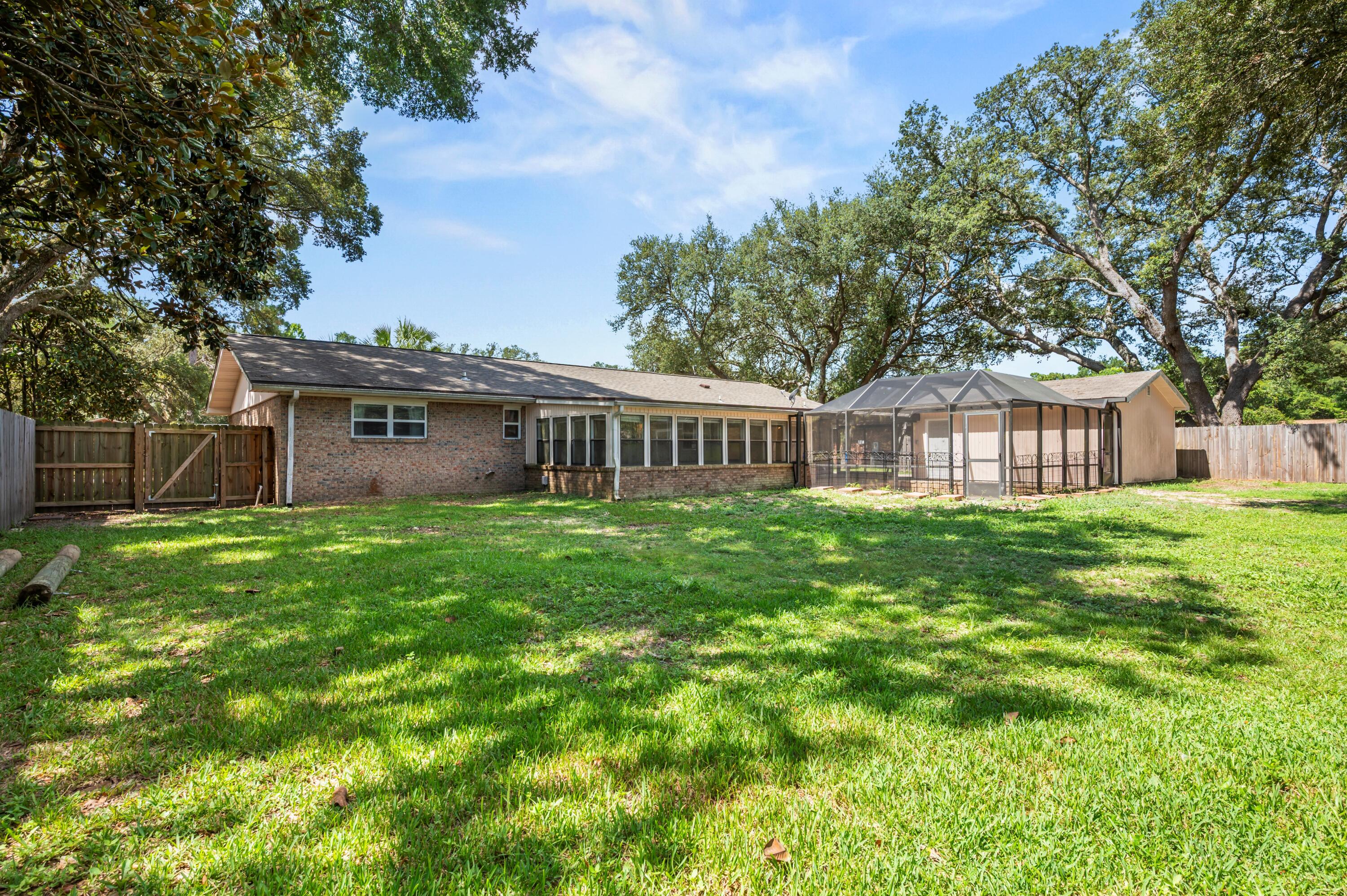 COLLEGE WOOD - Residential