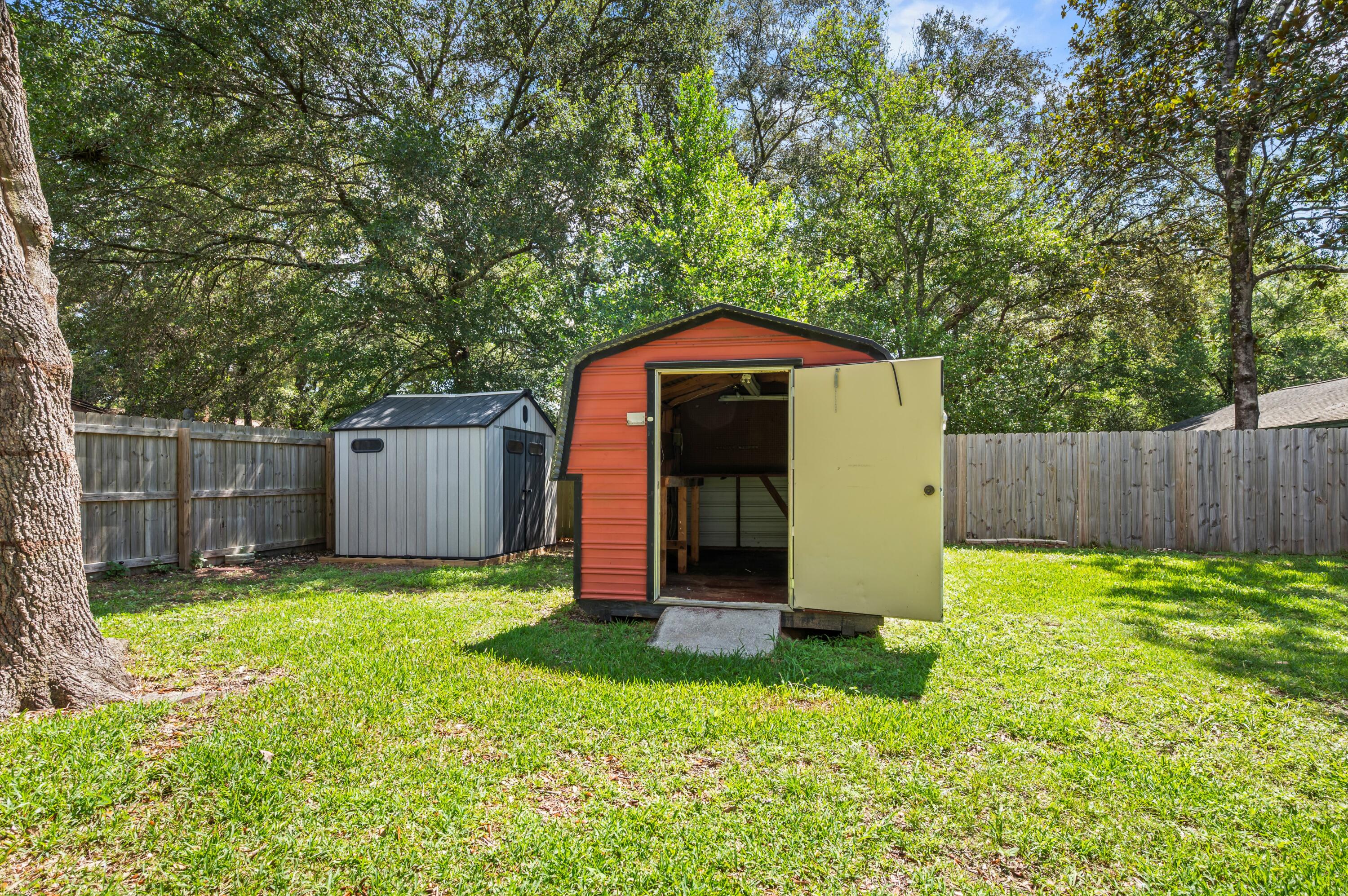 COLLEGE WOOD - Residential