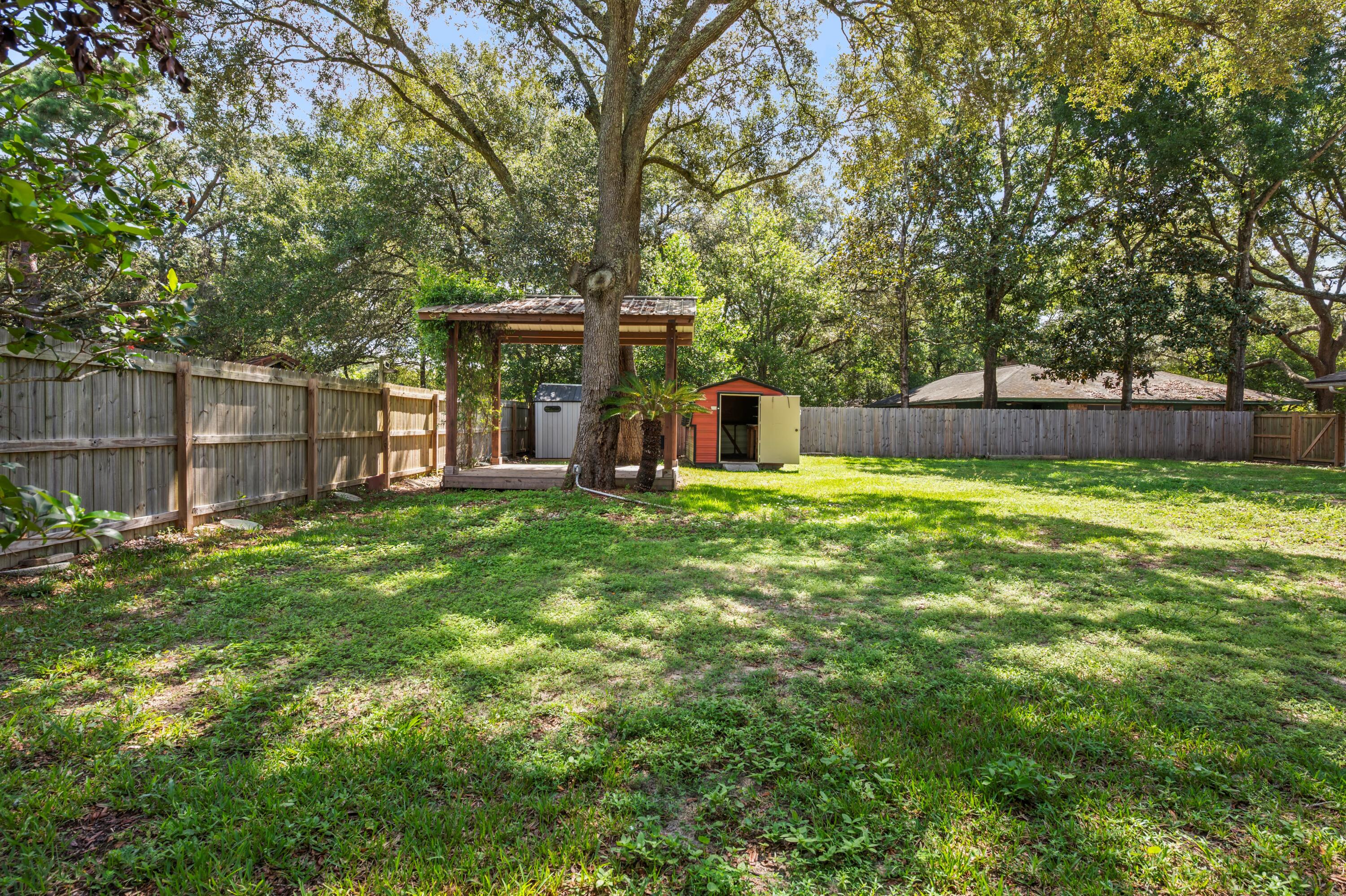 COLLEGE WOOD - Residential