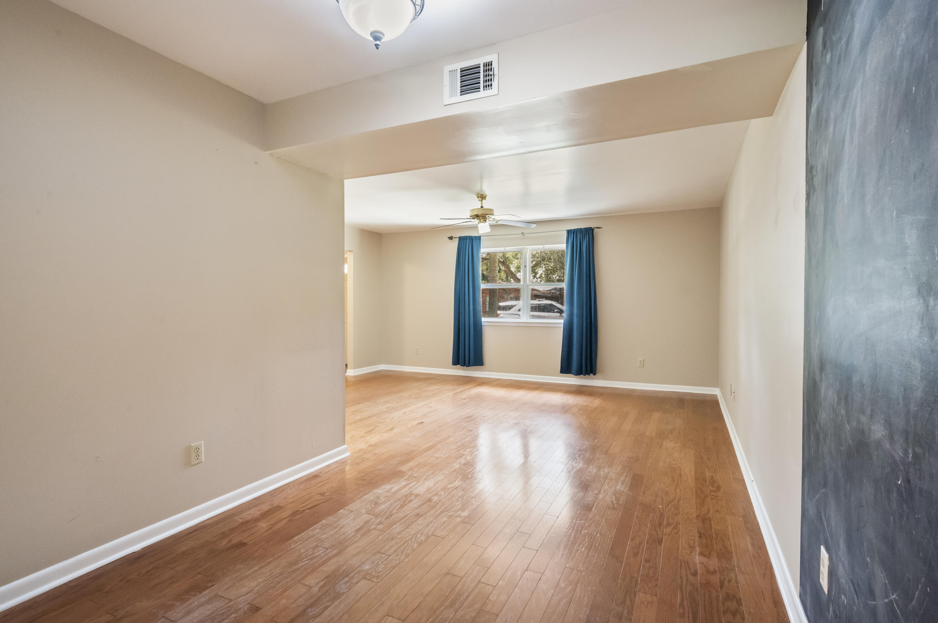 COLLEGE WOOD - Residential