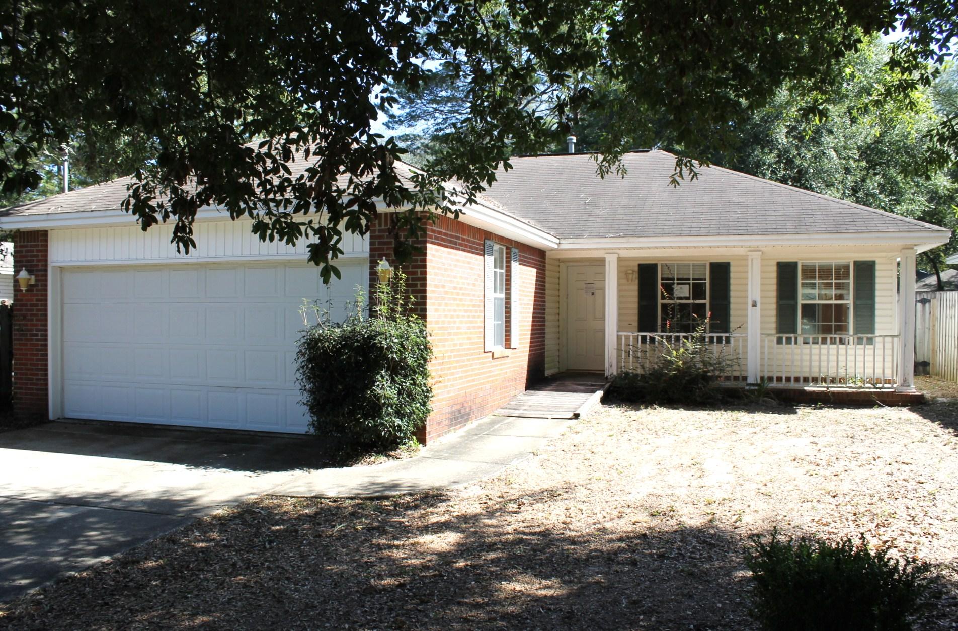 Nice starter home or investment property. This well built 3 bedroom 2 bath home is located close to Ruckel Middle School and Niceville High School. The home has nice sized living areas and bedrooms. The large yard has mature trees and offers alot of privacy. Buyer to verify all dimensions.
