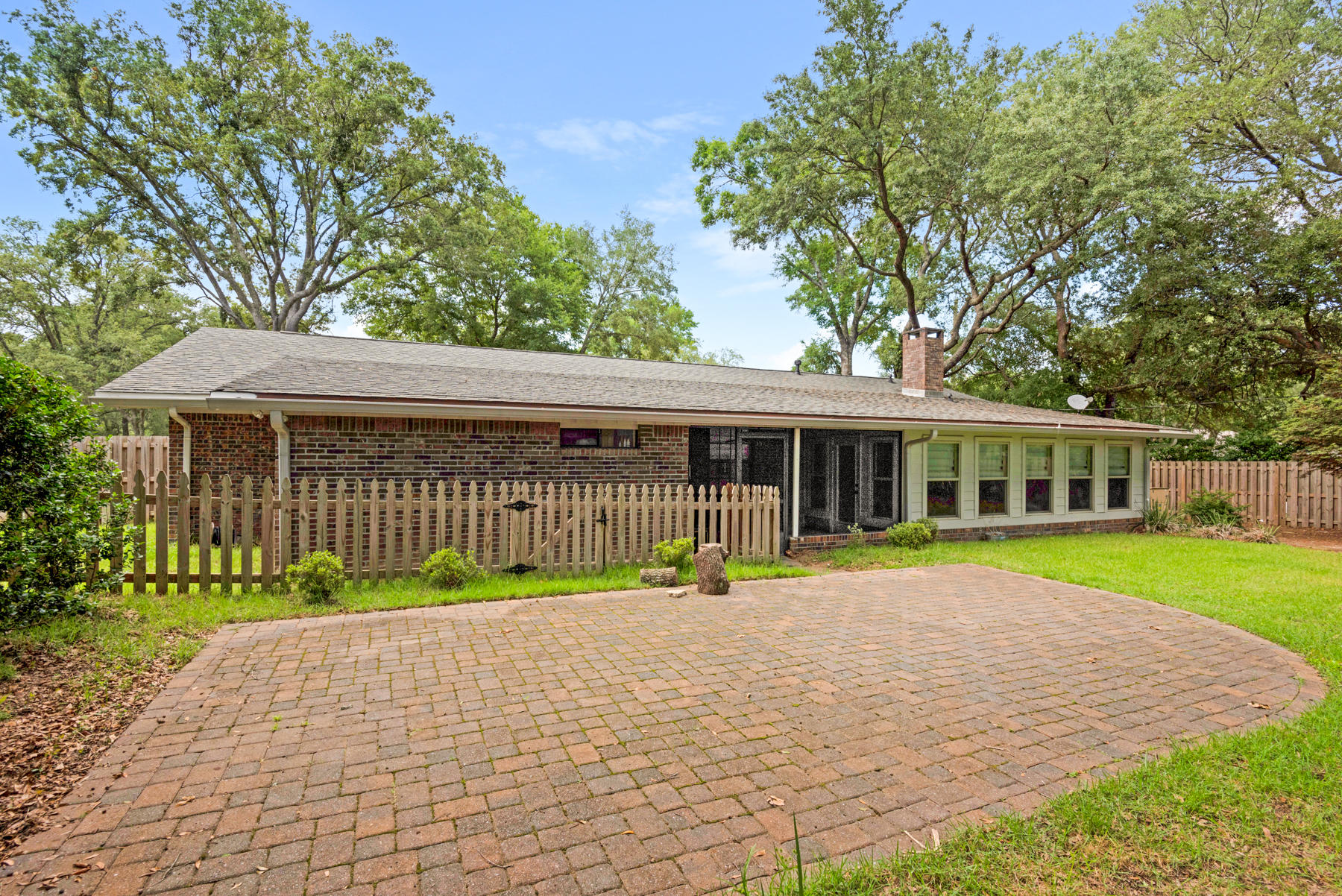 COLLEGE WOOD - Residential