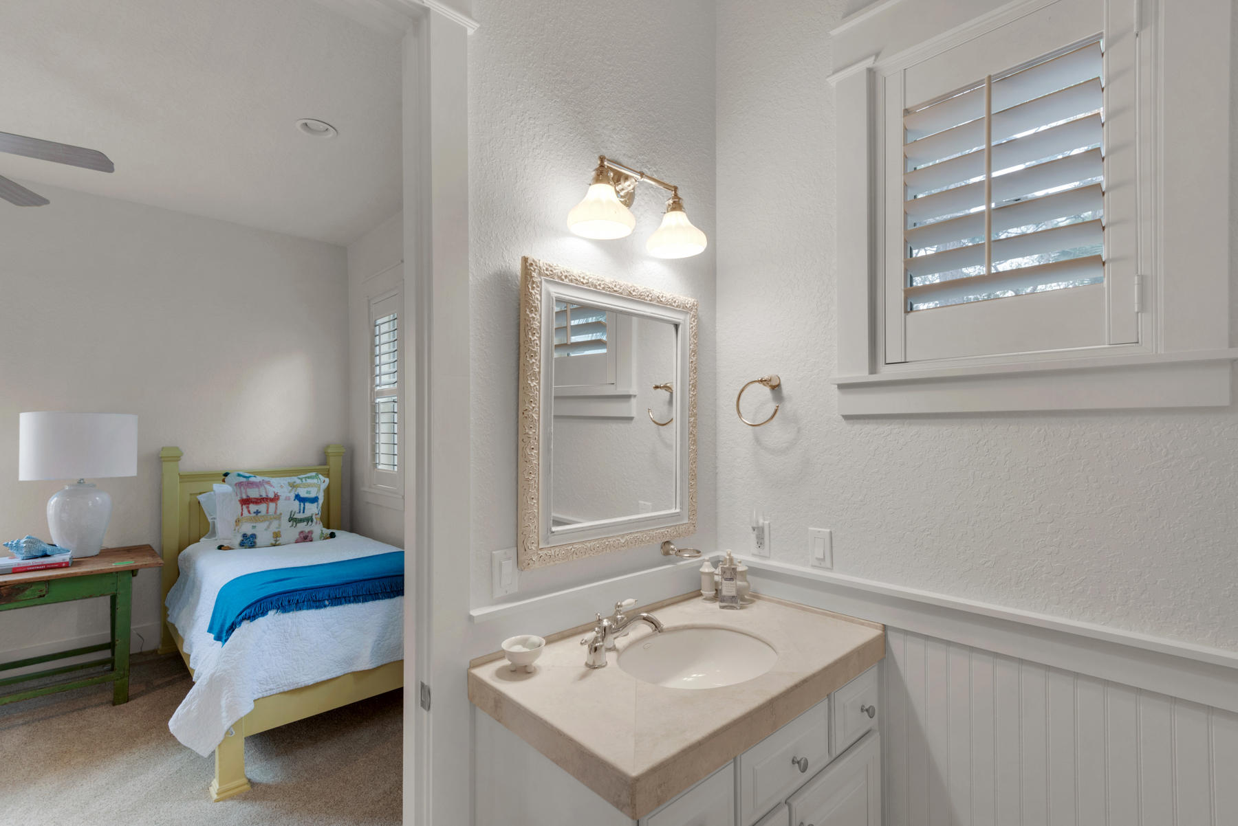 CRYSTAL LAKE - Residential