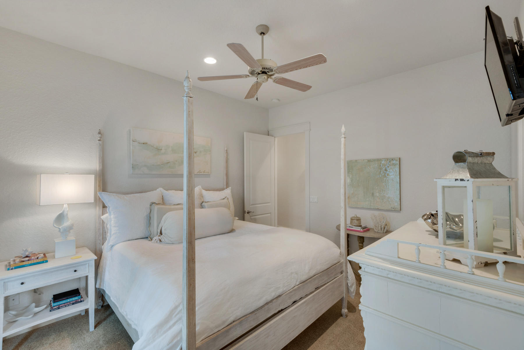 CRYSTAL LAKE - Residential