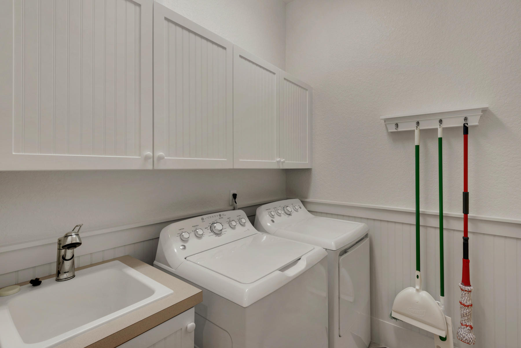 CRYSTAL LAKE - Residential