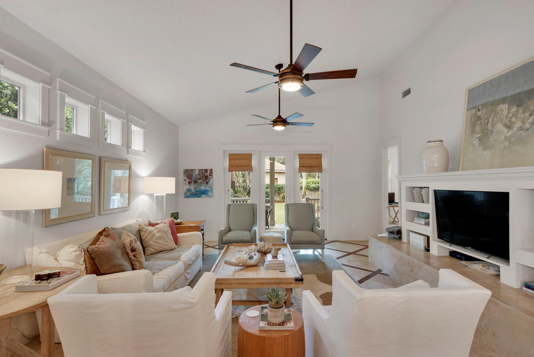 CRYSTAL LAKE - Residential