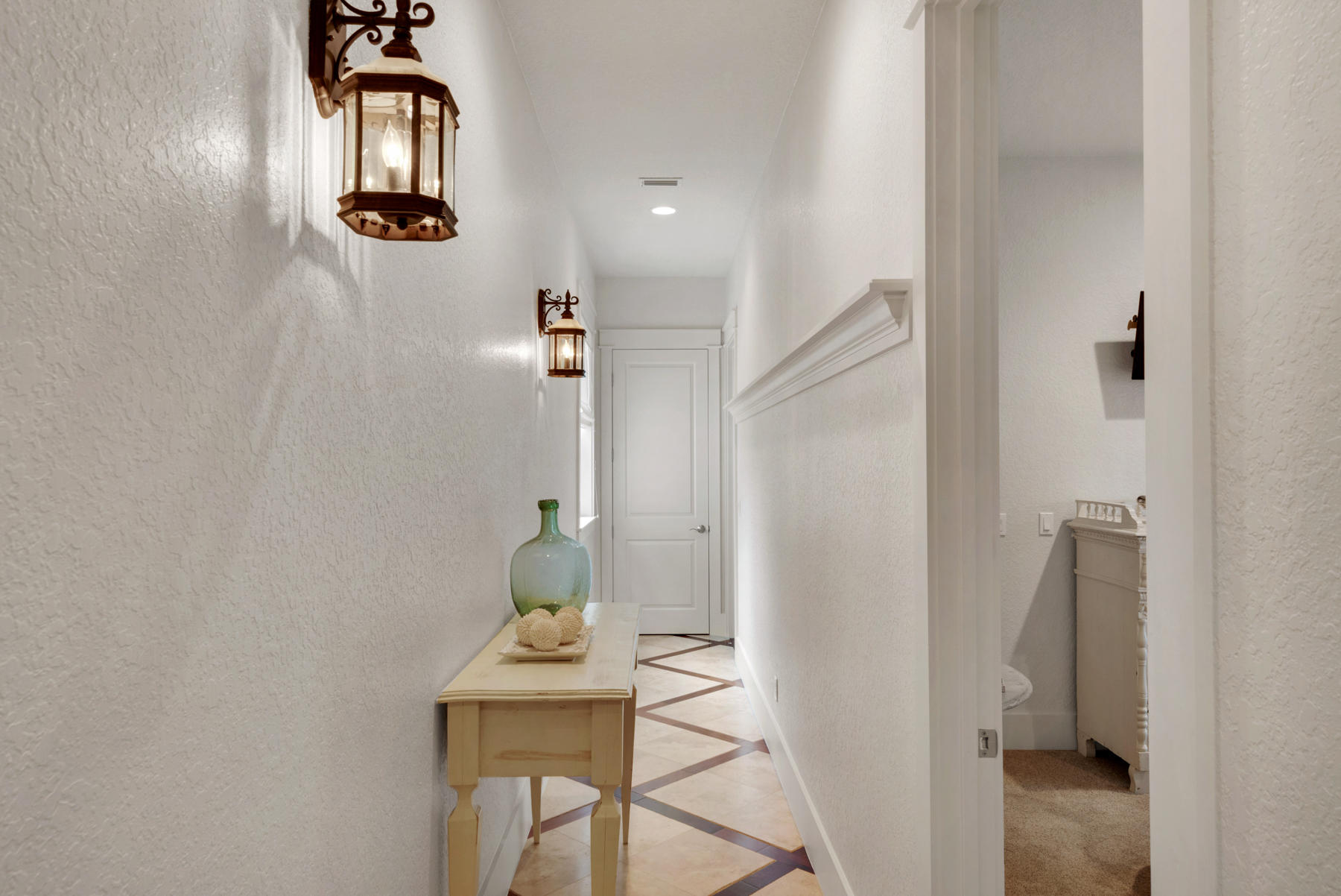 CRYSTAL LAKE - Residential