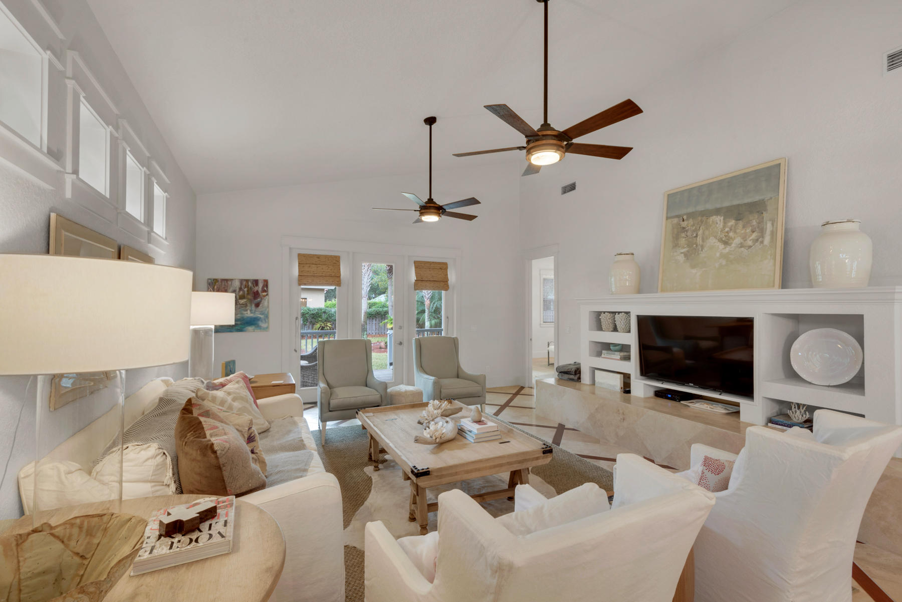 CRYSTAL LAKE - Residential