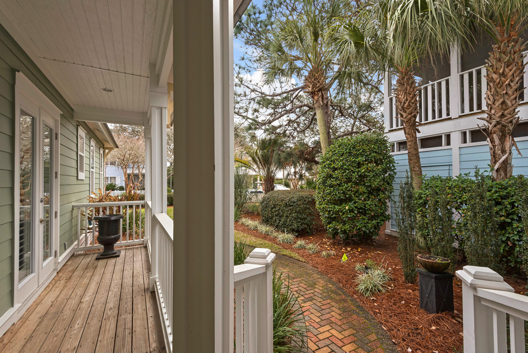 CRYSTAL LAKE - Residential