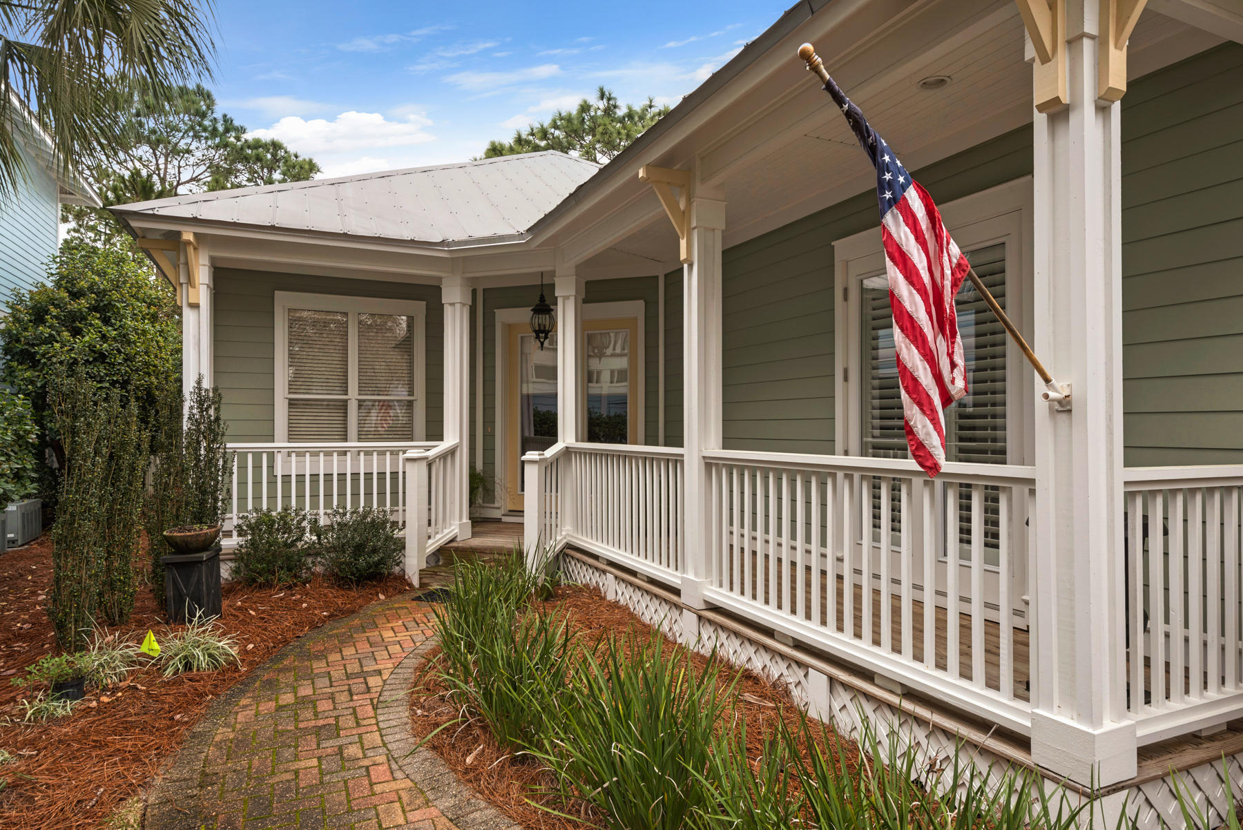 CRYSTAL LAKE - Residential