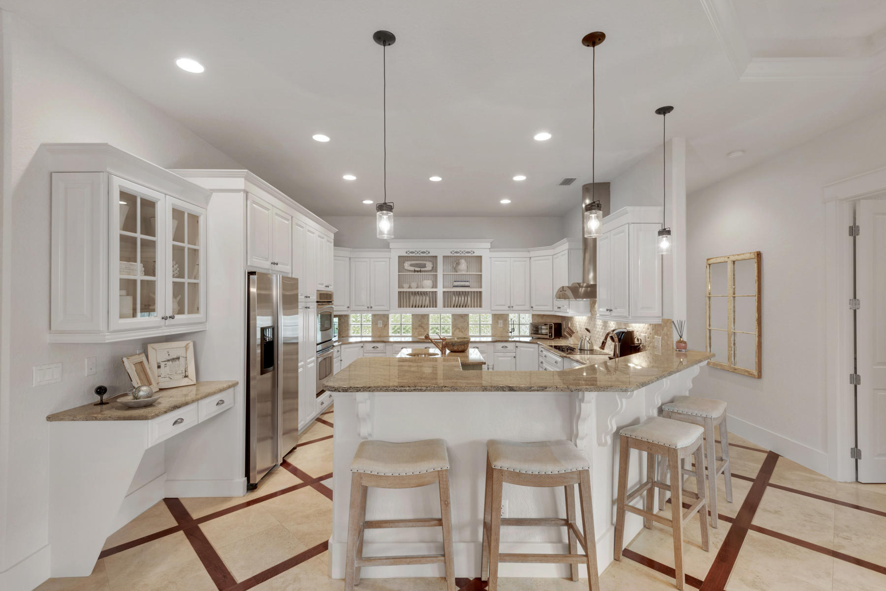 CRYSTAL LAKE - Residential