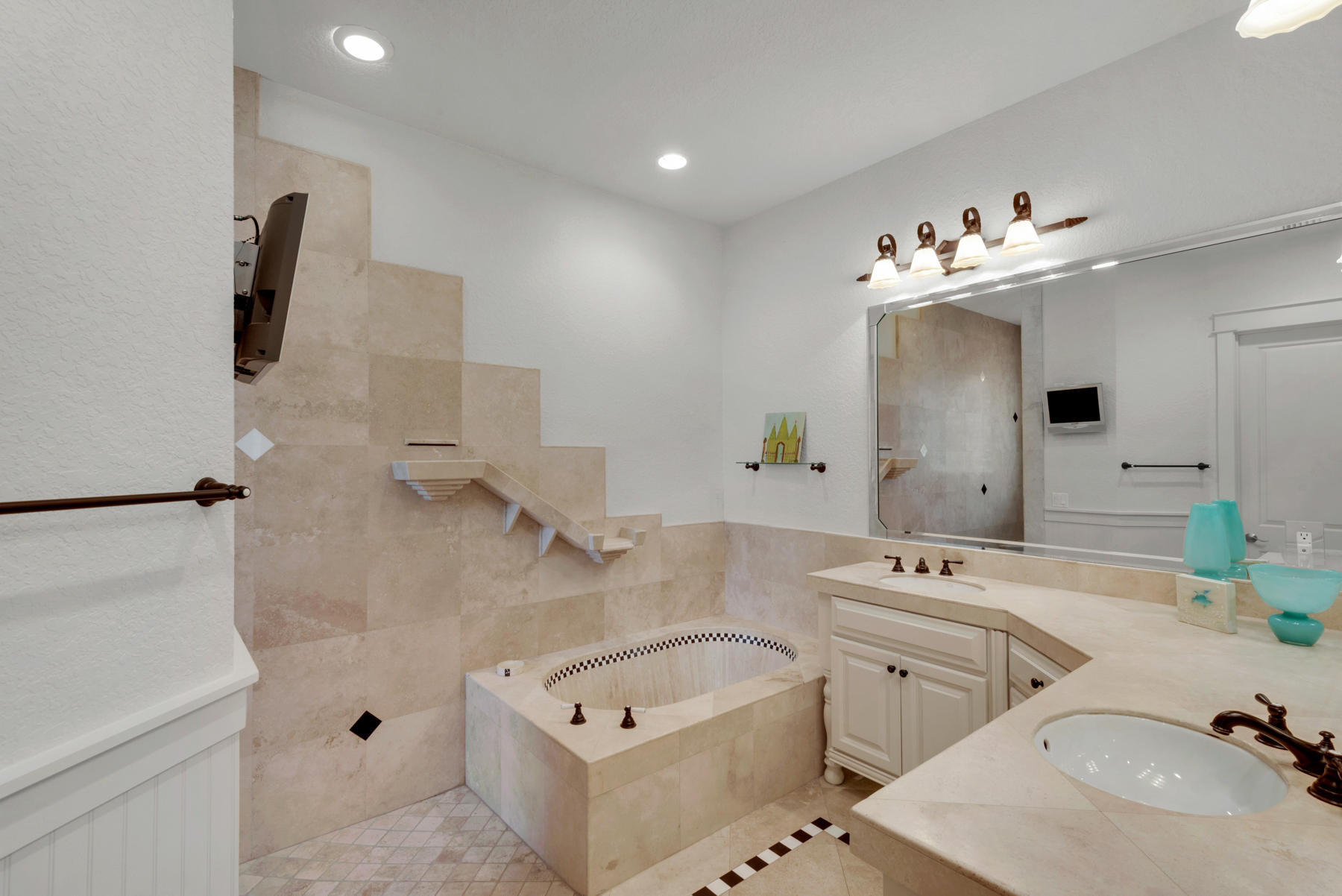 CRYSTAL LAKE - Residential