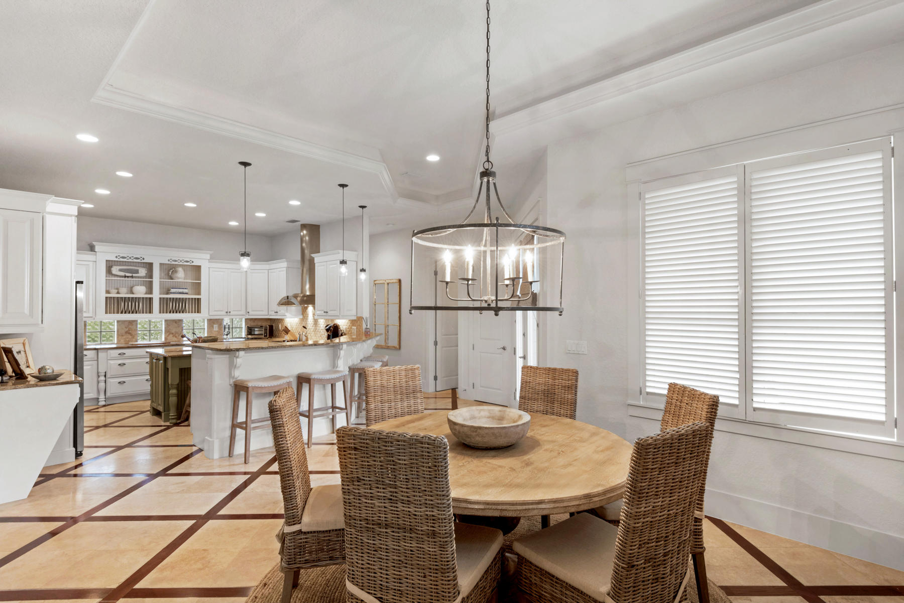 CRYSTAL LAKE - Residential