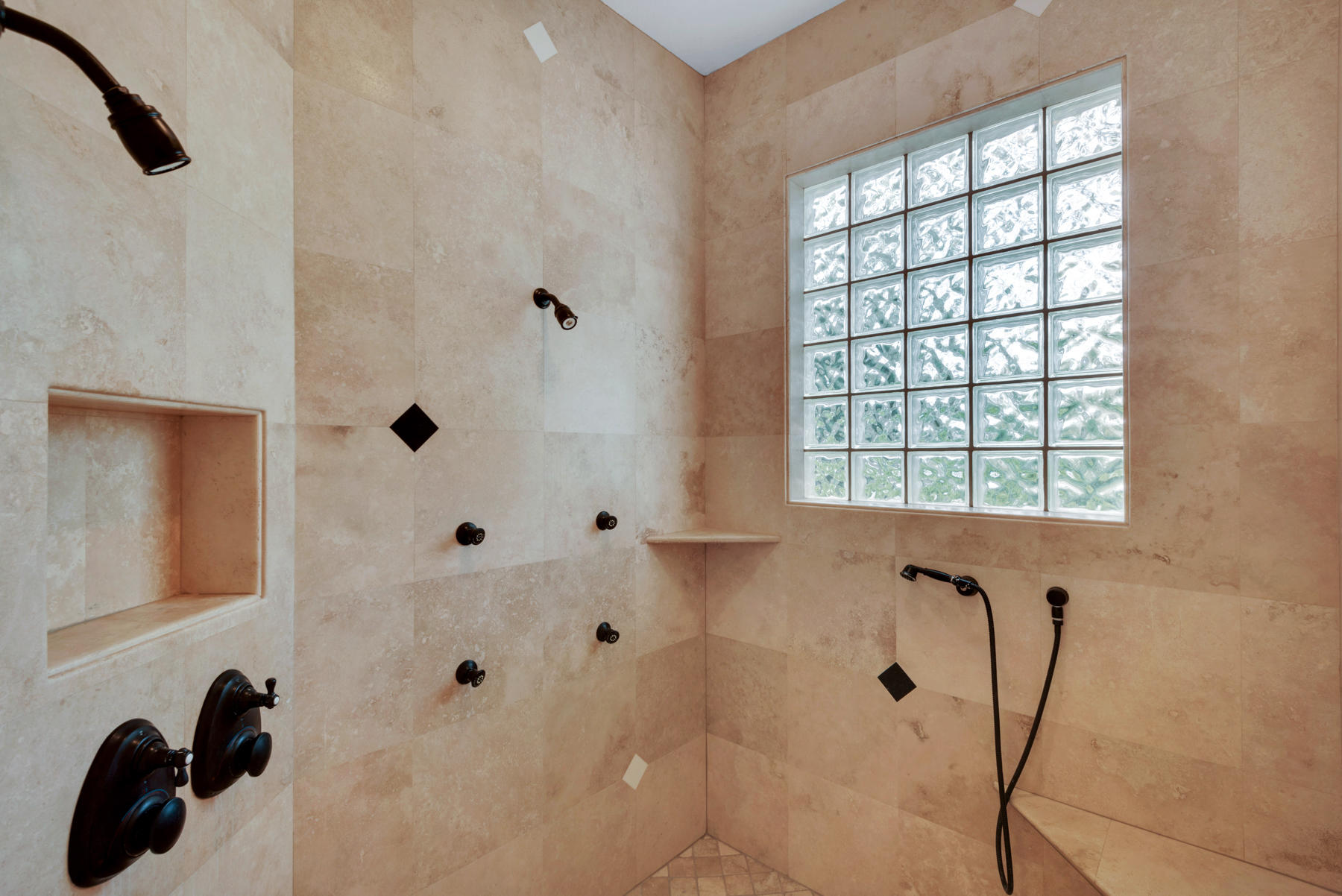 CRYSTAL LAKE - Residential