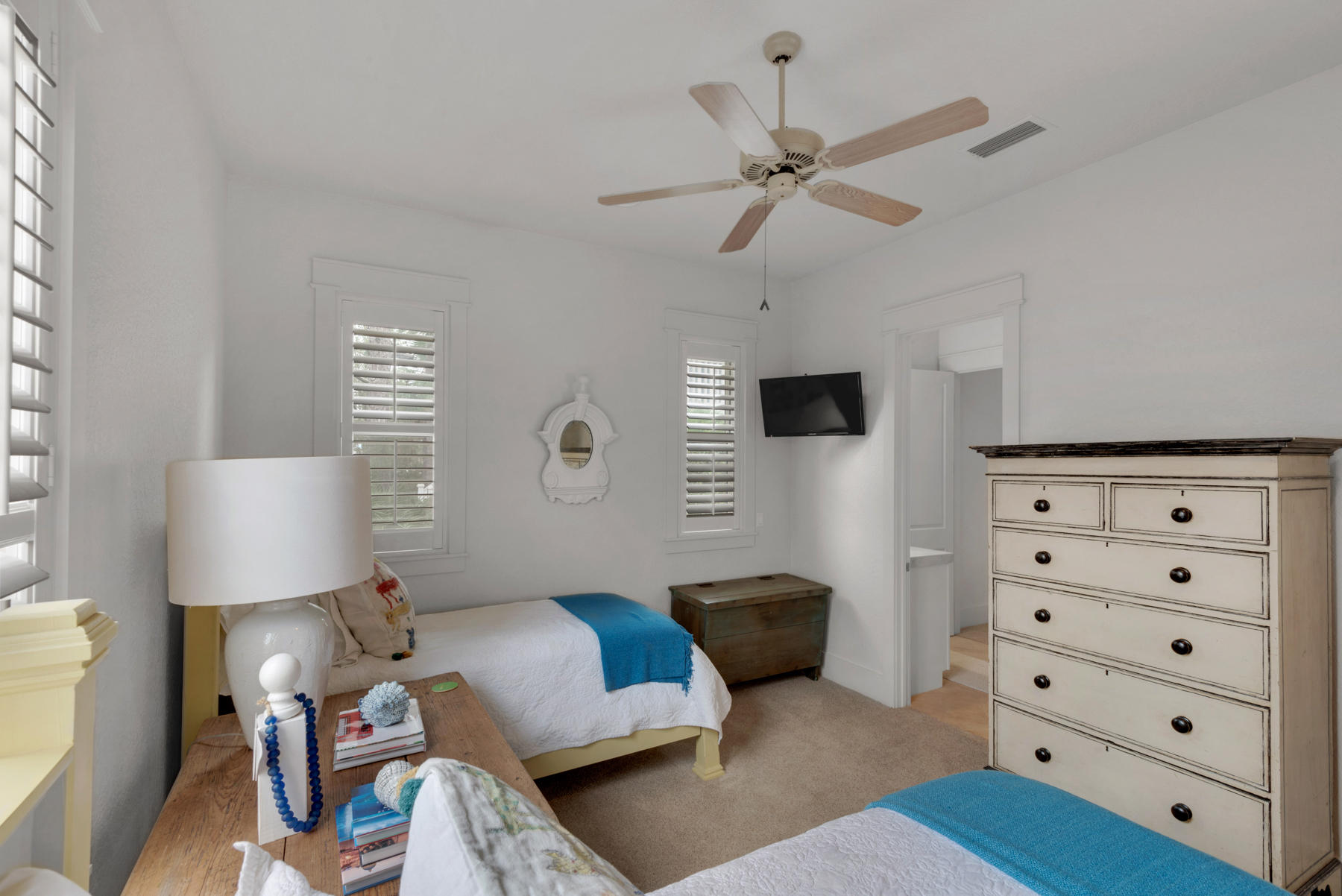 CRYSTAL LAKE - Residential