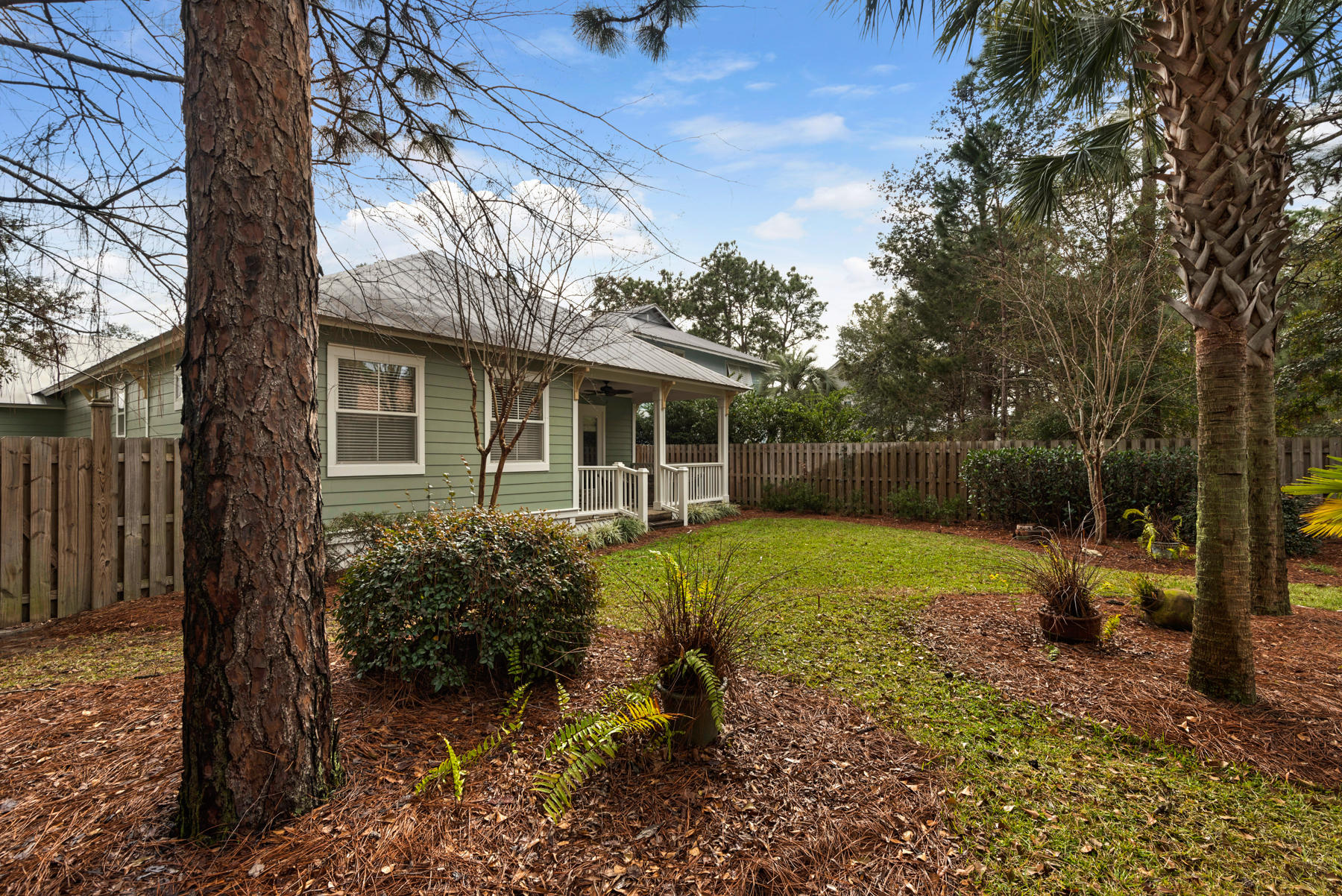 CRYSTAL LAKE - Residential