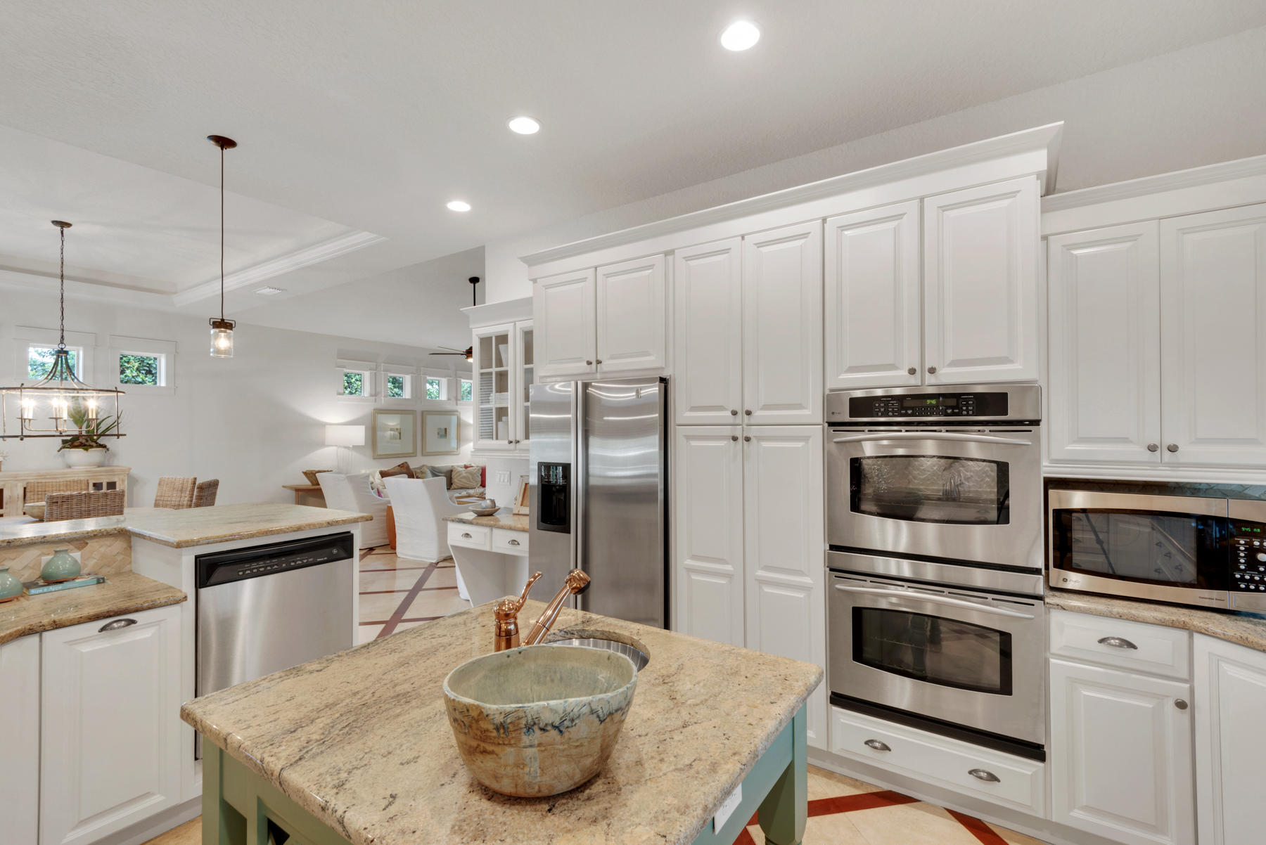 CRYSTAL LAKE - Residential